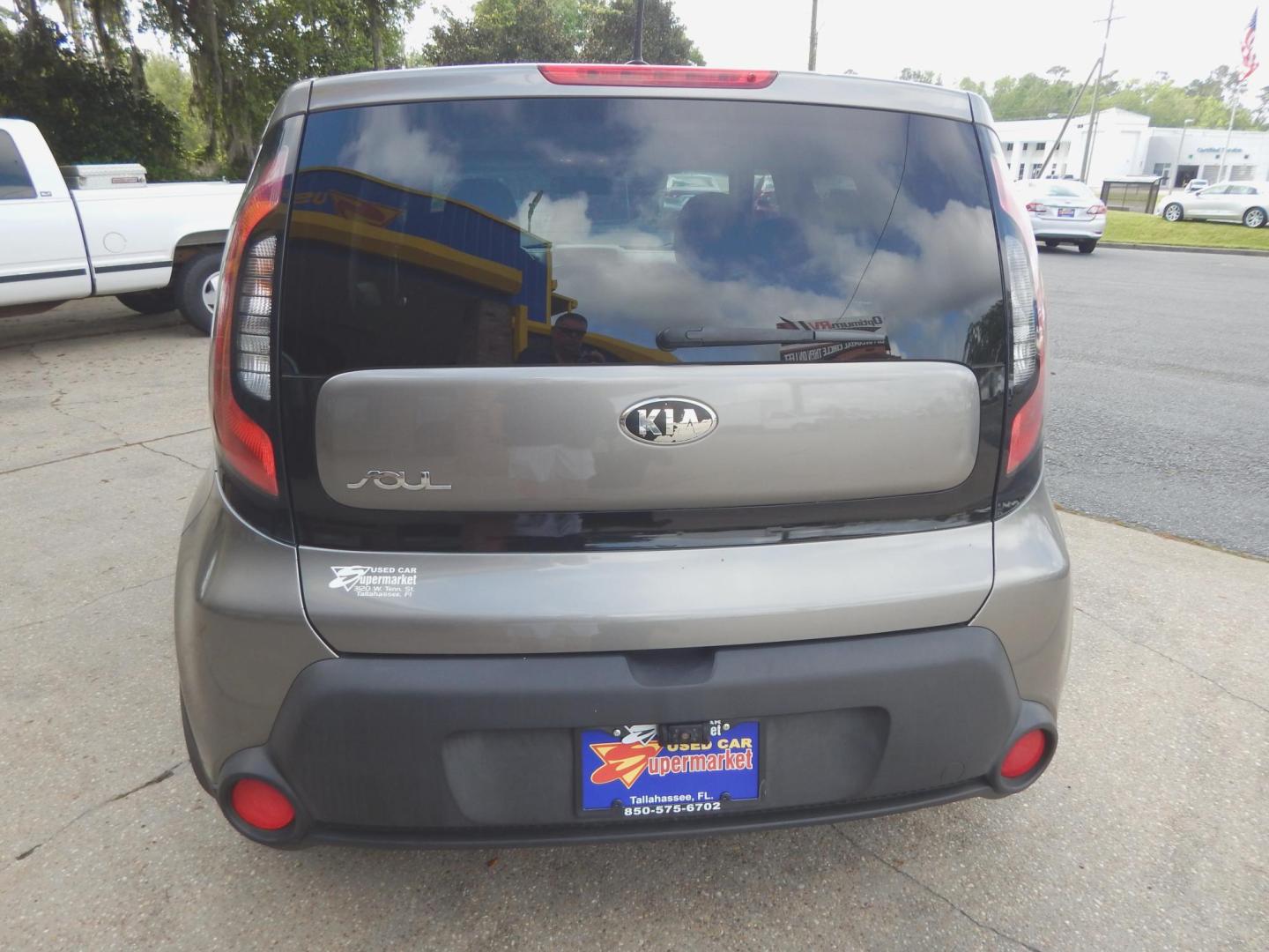 2014 Silver Metallic /Charcoal Kia Soul Base (KNDJN2A2XE7) with an 1.6L L4 DOHC 16V engine, Automatic transmission, located at 3120 W Tennessee St, Tallahassee, FL, 32304-1002, (850) 575-6702, 30.458841, -84.349648 - Used Car Supermarket is proud to present you with this loaded immaculate 2014 Kia Soul with low miles. Used Car Supermarket prides itself in offering you the finest pre-owned vehicle in Tallahassee. Used Car Supermarket has been locally family owned and operated for over 49 years. Our Soul has been - Photo#3