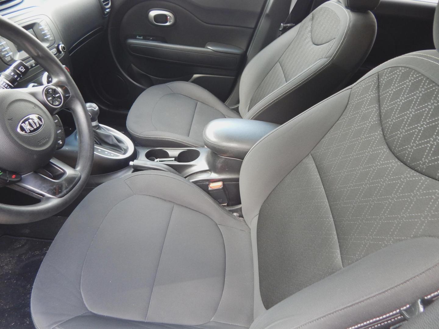 2014 Silver Metallic /Charcoal Kia Soul Base (KNDJN2A2XE7) with an 1.6L L4 DOHC 16V engine, Automatic transmission, located at 3120 W Tennessee St, Tallahassee, FL, 32304-1002, (850) 575-6702, 30.458841, -84.349648 - Used Car Supermarket is proud to present you with this loaded immaculate 2014 Kia Soul with low miles. Used Car Supermarket prides itself in offering you the finest pre-owned vehicle in Tallahassee. Used Car Supermarket has been locally family owned and operated for over 49 years. Our Soul has been - Photo#5