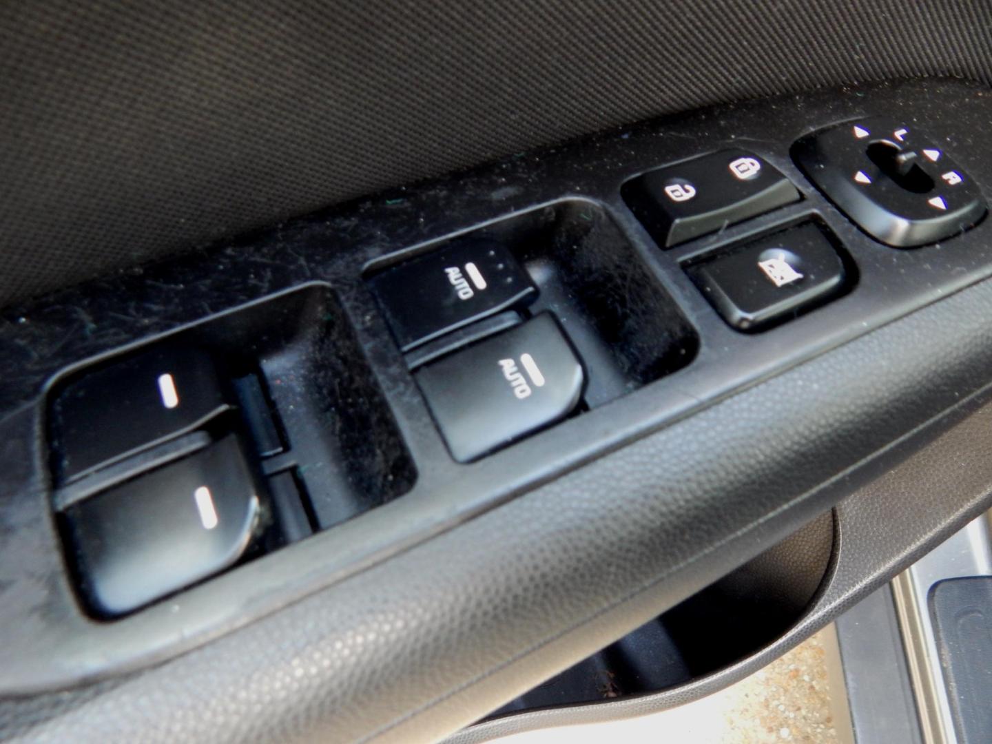2014 Silver Metallic /Charcoal Kia Soul Base (KNDJN2A2XE7) with an 1.6L L4 DOHC 16V engine, Automatic transmission, located at 3120 W Tennessee St, Tallahassee, FL, 32304-1002, (850) 575-6702, 30.458841, -84.349648 - Used Car Supermarket is proud to present you with this loaded immaculate 2014 Kia Soul with low miles. Used Car Supermarket prides itself in offering you the finest pre-owned vehicle in Tallahassee. Used Car Supermarket has been locally family owned and operated for over 49 years. Our Soul has been - Photo#8