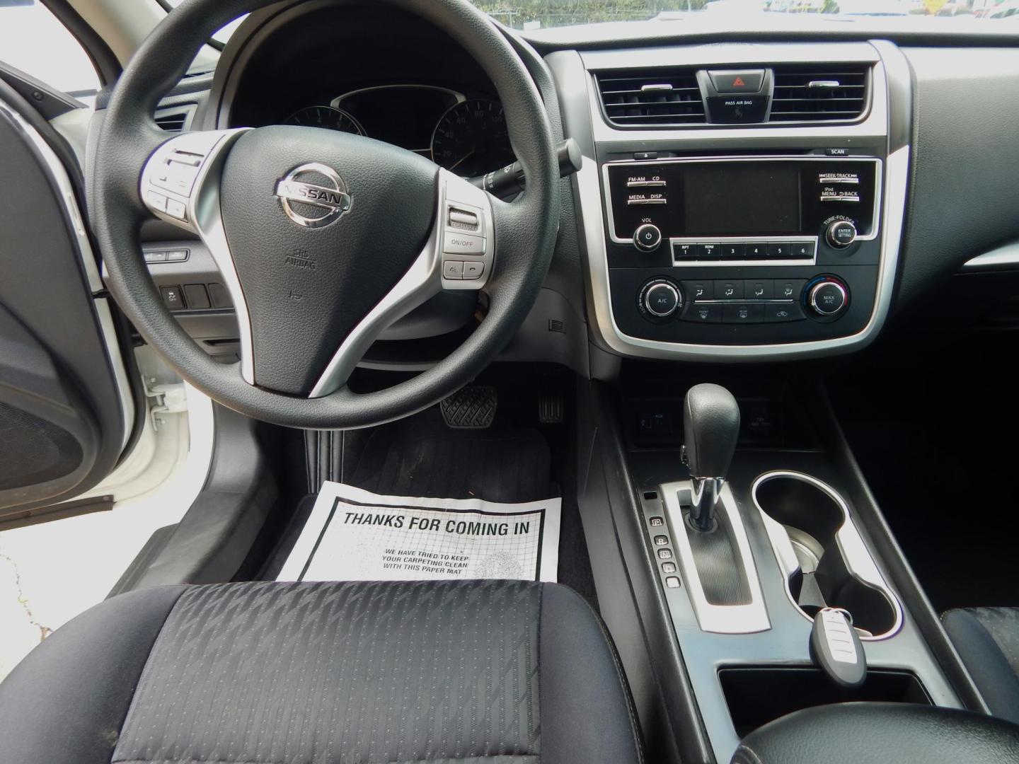 2018 White /Charcoal Nissan Altima 2.5 (1N4AL3AP2JC) with an 2.5L L4 DOHC 16V engine, CVT transmission, located at 3120 W Tennessee St, Tallahassee, FL, 32304-1002, (850) 575-6702, 30.458841, -84.349648 - Photo#4