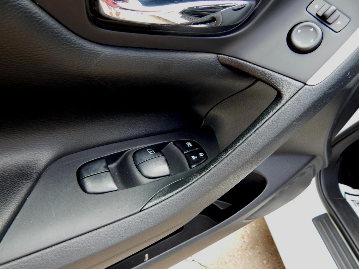 2018 White /Charcoal Nissan Altima 2.5 (1N4AL3AP2JC) with an 2.5L L4 DOHC 16V engine, CVT transmission, located at 3120 W Tennessee St, Tallahassee, FL, 32304-1002, (850) 575-6702, 30.458841, -84.349648 - Photo#7