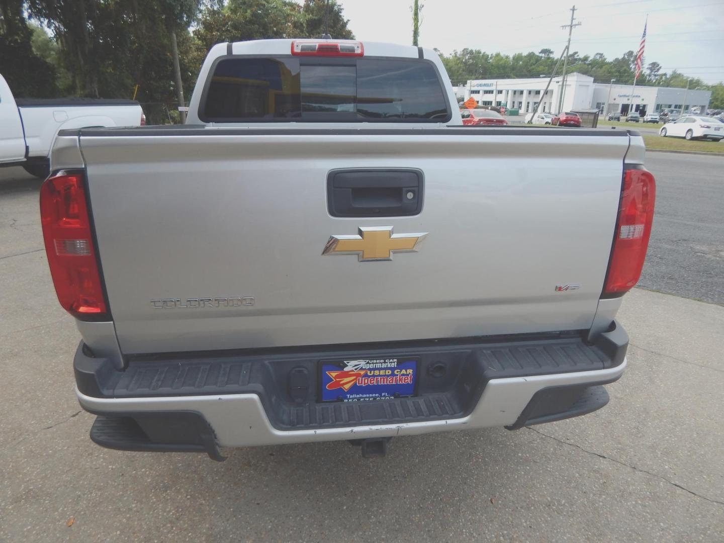 2018 Silver Metallic /Gray Chevrolet Colorado Z71 Crew Cab 2WD Short Box (1GCGSDEN8J1) with an 3.6L V6 DOHC 24V GAS engine, Automatic transmission, located at 3120 W Tennessee St, Tallahassee, FL, 32304-1002, (850) 575-6702, 30.458841, -84.349648 - Used Car Supermarket is proud to present you with this loaded immaculate 2018 Chevy Colorado Crew Cab Z71 with low miles. Used Car Supermarket prides itself in offering you the finest pre-owned vehicle in Tallahassee. Used Car Supermarket has been locally family owned and operated for over a half ce - Photo#2