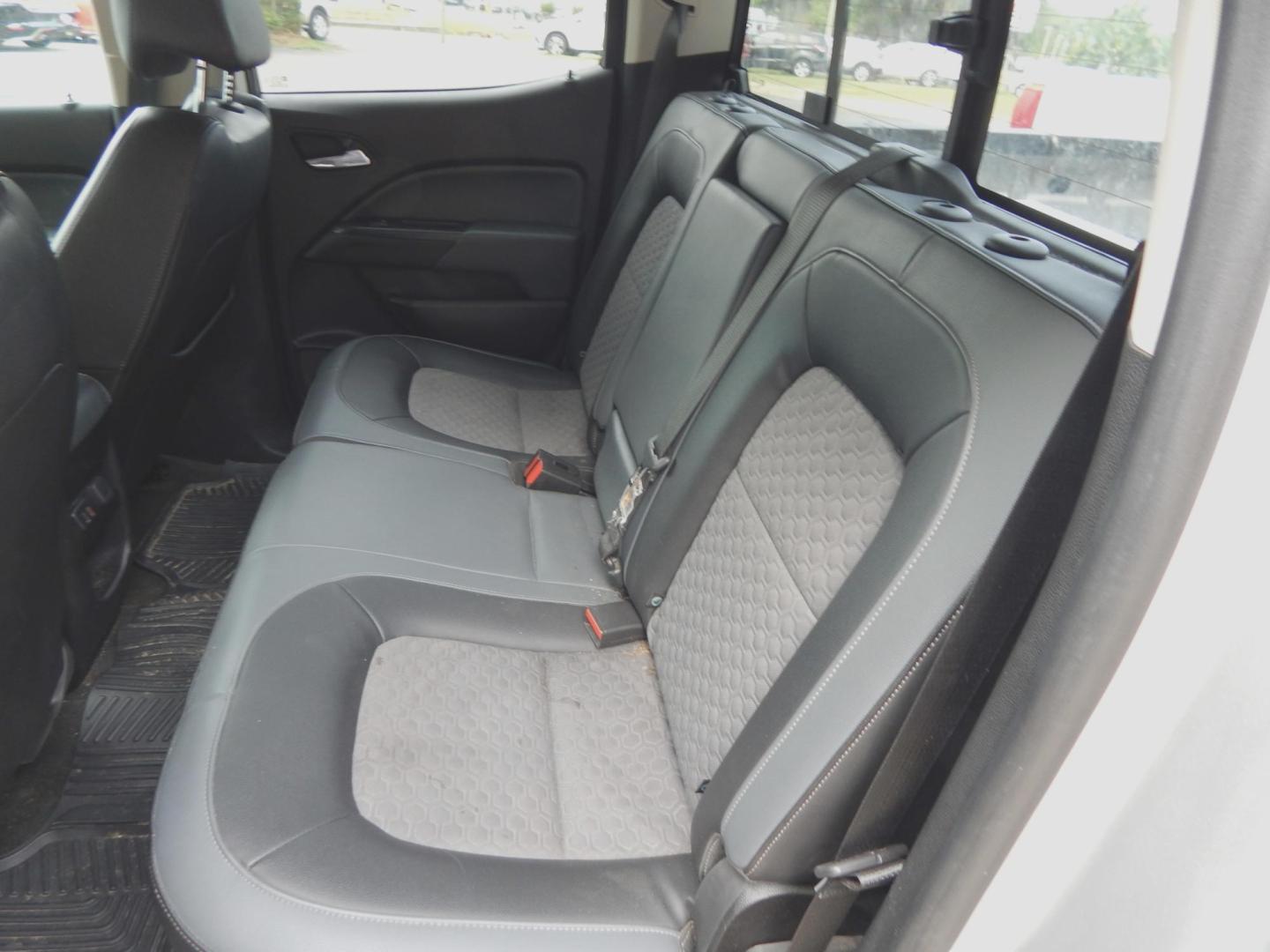 2018 Silver Metallic /Gray Chevrolet Colorado Z71 Crew Cab 2WD Short Box (1GCGSDEN8J1) with an 3.6L V6 DOHC 24V GAS engine, Automatic transmission, located at 3120 W Tennessee St, Tallahassee, FL, 32304-1002, (850) 575-6702, 30.458841, -84.349648 - Used Car Supermarket is proud to present you with this loaded immaculate 2018 Chevy Colorado Crew Cab Z71 with low miles. Used Car Supermarket prides itself in offering you the finest pre-owned vehicle in Tallahassee. Used Car Supermarket has been locally family owned and operated for over a half ce - Photo#4