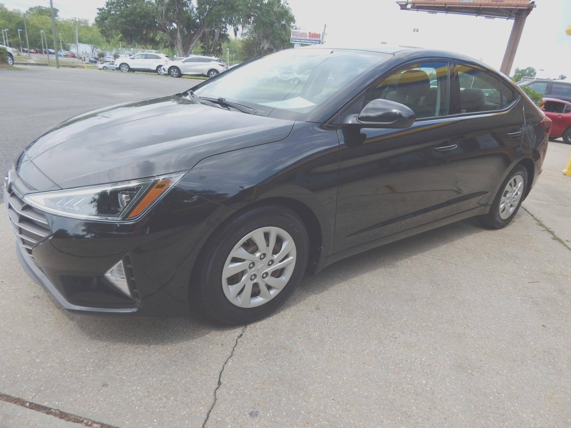 photo of 2020 Hyundai Elantra SE Sedan