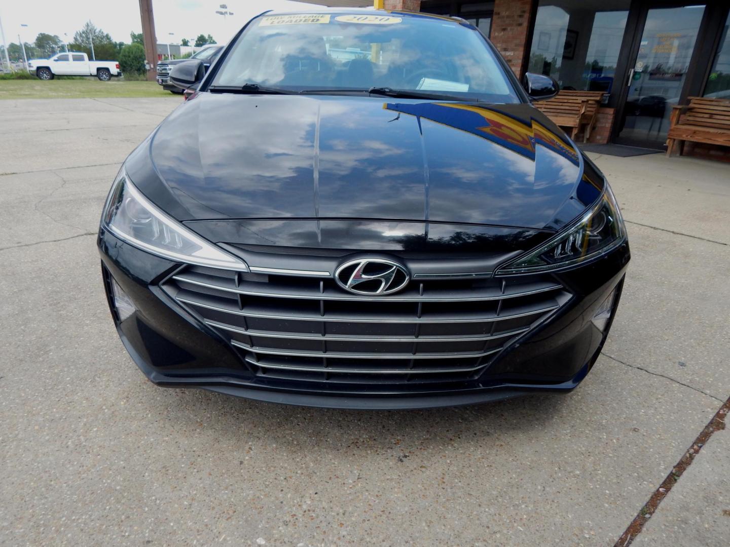 2020 Black /Gray Hyundai Elantra SE (5NPD74LF5LH) with an 1.8L L4 DOHC 16V engine, Automatic transmission, located at 3120 W Tennessee St, Tallahassee, FL, 32304-1002, (850) 575-6702, 30.458841, -84.349648 - Used Car Supermarket is proud to present you with this loaded immaculate 2020 Hyundai Elantra SE sedan with low miles. Used Car Supermarket prides itself in offering you the finest pre-owned vehicle in Tallahassee. Used Car Supermarket has been locally family owned and operated for over a half centu - Photo#1