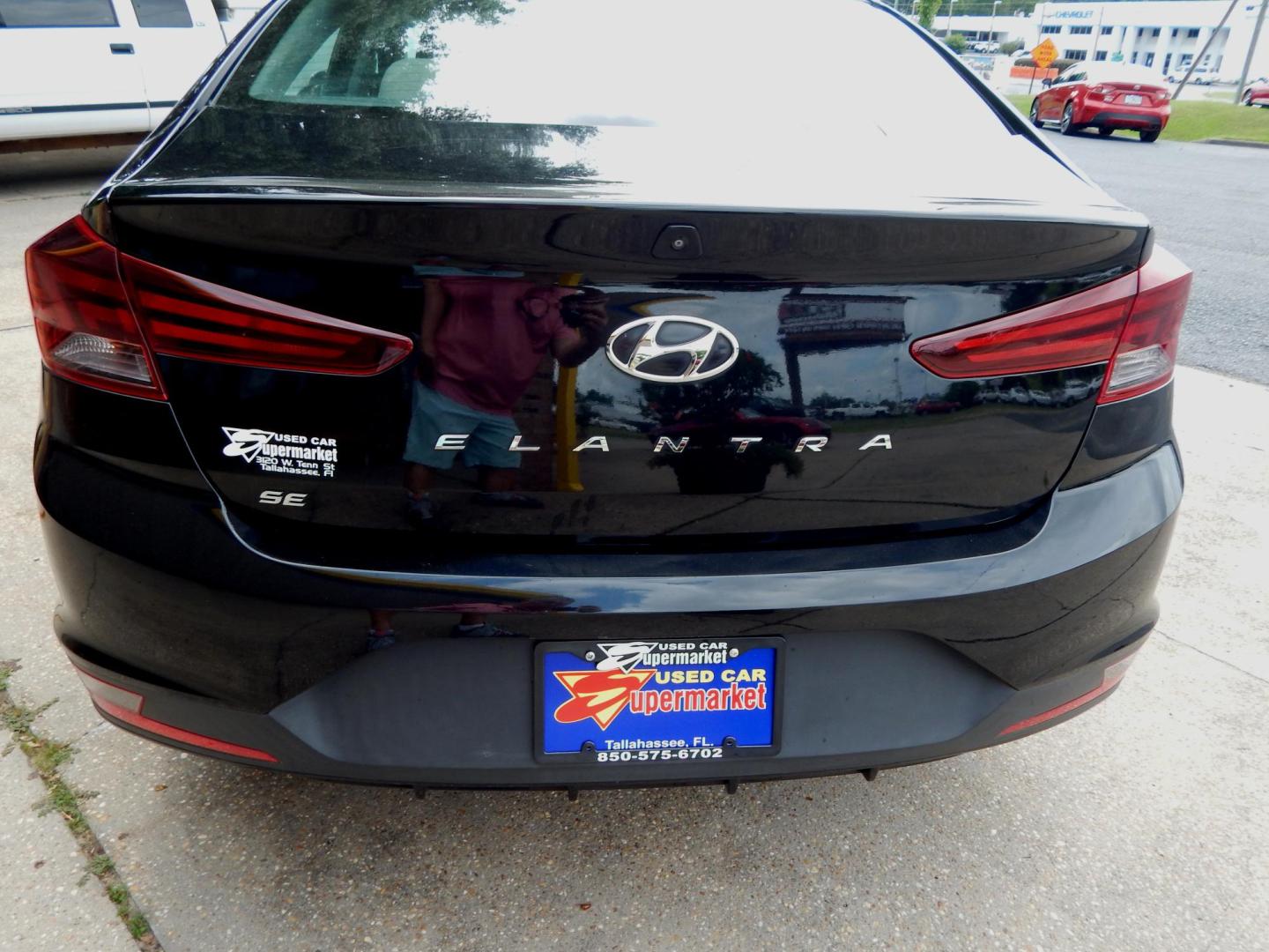 2020 Black /Gray Hyundai Elantra SE (5NPD74LF5LH) with an 1.8L L4 DOHC 16V engine, Automatic transmission, located at 3120 W Tennessee St, Tallahassee, FL, 32304-1002, (850) 575-6702, 30.458841, -84.349648 - Used Car Supermarket is proud to present you with this loaded immaculate 2020 Hyundai Elantra SE sedan with low miles. Used Car Supermarket prides itself in offering you the finest pre-owned vehicle in Tallahassee. Used Car Supermarket has been locally family owned and operated for over a half centu - Photo#2