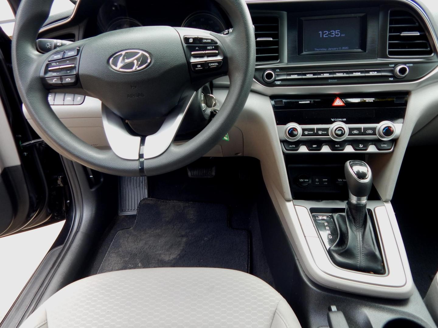 2020 Black /Gray Hyundai Elantra SE (5NPD74LF5LH) with an 1.8L L4 DOHC 16V engine, Automatic transmission, located at 3120 W Tennessee St, Tallahassee, FL, 32304-1002, (850) 575-6702, 30.458841, -84.349648 - Used Car Supermarket is proud to present you with this loaded immaculate 2020 Hyundai Elantra SE sedan with low miles. Used Car Supermarket prides itself in offering you the finest pre-owned vehicle in Tallahassee. Used Car Supermarket has been locally family owned and operated for over a half centu - Photo#3