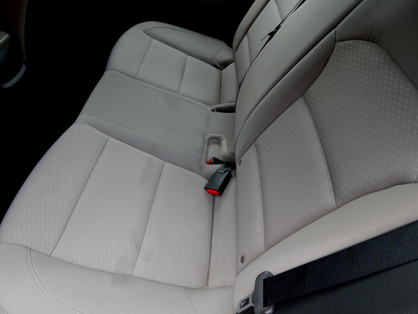 2020 Black /Gray Hyundai Elantra SE (5NPD74LF5LH) with an 1.8L L4 DOHC 16V engine, Automatic transmission, located at 3120 W Tennessee St, Tallahassee, FL, 32304-1002, (850) 575-6702, 30.458841, -84.349648 - Used Car Supermarket is proud to present you with this loaded immaculate 2020 Hyundai Elantra SE sedan with low miles. Used Car Supermarket prides itself in offering you the finest pre-owned vehicle in Tallahassee. Used Car Supermarket has been locally family owned and operated for over a half centu - Photo#5