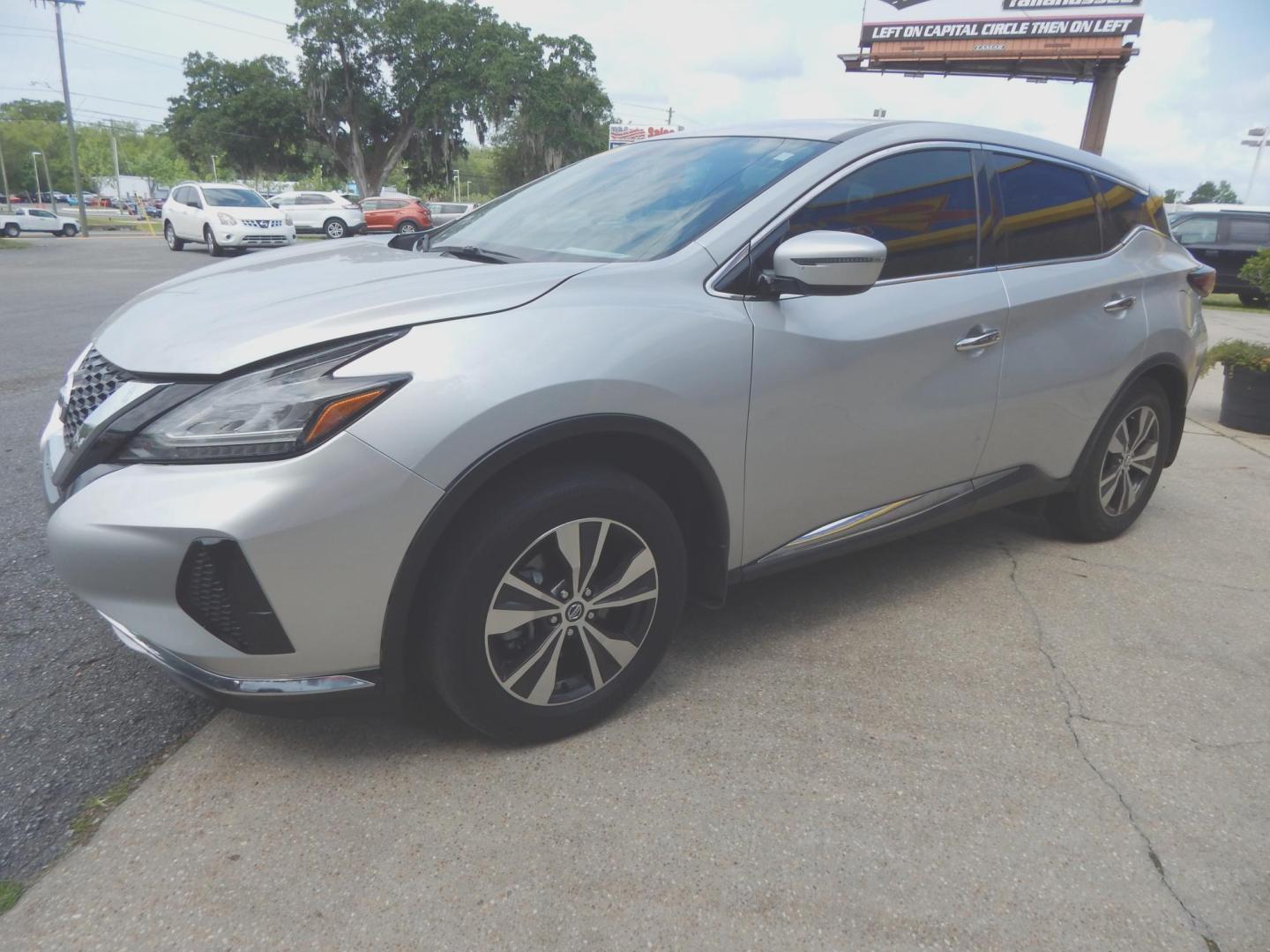 2020 Silver Metallic /Charcoal Nissan Murano S (5N1AZ2AJ6LN) with an 3.5L V6 DOHC 24V engine, Automatic transmission, located at 3120 W Tennessee St, Tallahassee, FL, 32304-1002, (850) 575-6702, 30.458841, -84.349648 - Used Car Supermarket is proud to present you with this loaded immaculate 2020 Nissan Murano S with great miles. Used Car Supermarket prides itself in offering you the finest pre-owned vehicle in Tallahassee. Used Car Supermarket has been locally family owned and operated for over a half century. Our - Photo#1