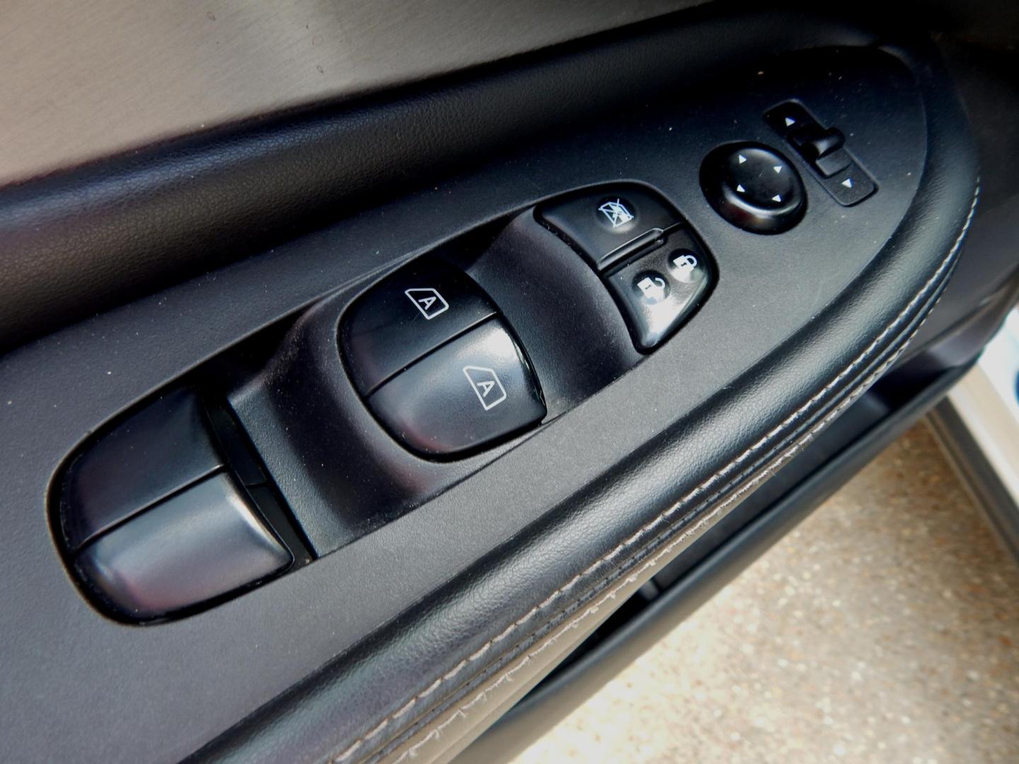 2020 Silver Metallic /Charcoal Nissan Murano S (5N1AZ2AJ6LN) with an 3.5L V6 DOHC 24V engine, Automatic transmission, located at 3120 W Tennessee St, Tallahassee, FL, 32304-1002, (850) 575-6702, 30.458841, -84.349648 - Used Car Supermarket is proud to present you with this loaded immaculate 2020 Nissan Murano S with great miles. Used Car Supermarket prides itself in offering you the finest pre-owned vehicle in Tallahassee. Used Car Supermarket has been locally family owned and operated for over a half century. Our - Photo#7