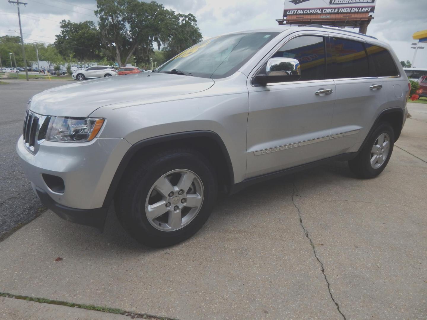 2011 Silver Metallic /Gray Jeep Grand Cherokee Laredo 4WD (1J4RR4GG4BC) with an 3.6L V6 DOHC 24V engine, 5-Speed Automatic transmission, located at 3120 W Tennessee St, Tallahassee, FL, 32304-1002, (850) 575-6702, 30.458841, -84.349648 - Used Car Supermarket is proud to present you with this loaded immaculate 2011 Jeep Grand Cherokee Laredo 4x4 with low miles. Used Car Supermarket prides itself in offering you the finest pre-owned vehicle in Tallahassee. Used Car Supermarket has been locally family owned and operated for over a half - Photo#1