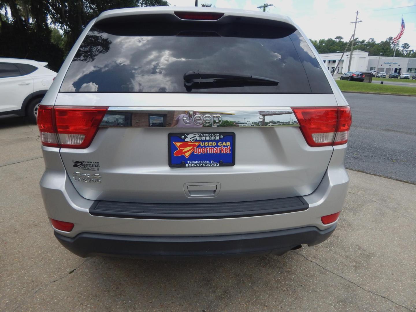 2011 Silver Metallic /Gray Jeep Grand Cherokee Laredo 4WD (1J4RR4GG4BC) with an 3.6L V6 DOHC 24V engine, 5-Speed Automatic transmission, located at 3120 W Tennessee St, Tallahassee, FL, 32304-1002, (850) 575-6702, 30.458841, -84.349648 - Used Car Supermarket is proud to present you with this loaded immaculate 2011 Jeep Grand Cherokee Laredo 4x4 with low miles. Used Car Supermarket prides itself in offering you the finest pre-owned vehicle in Tallahassee. Used Car Supermarket has been locally family owned and operated for over a half - Photo#3