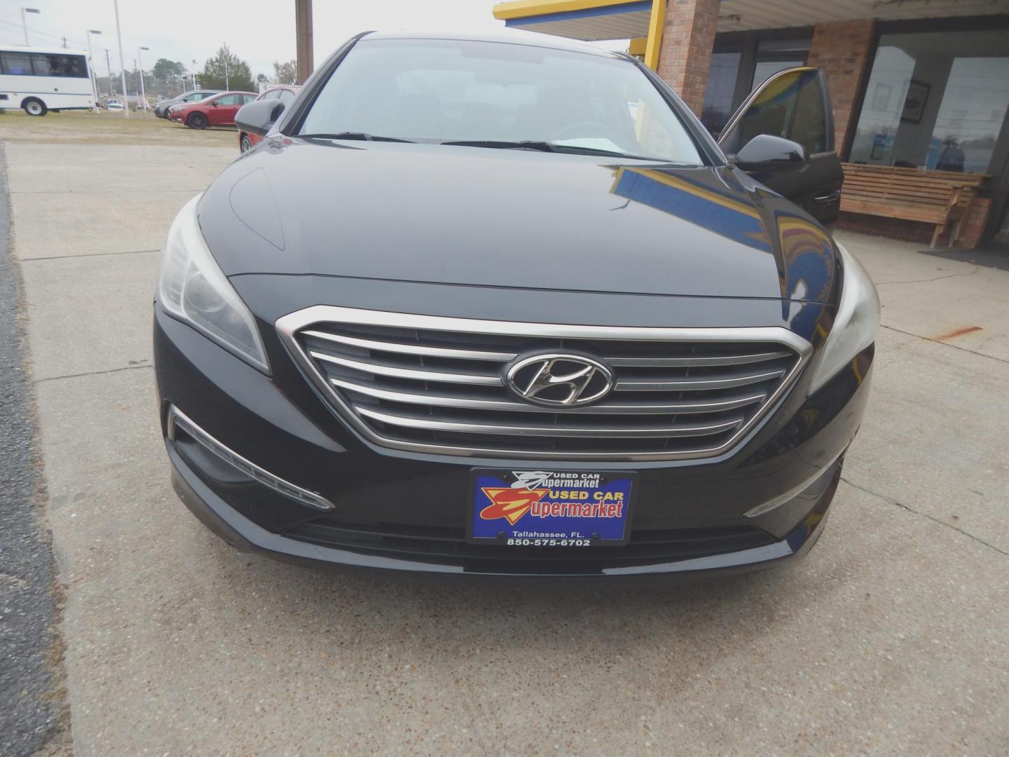 2015 Black /Gray Hyundai Sonata ECO (5NPE24AFXFH) with an 1.6L L4 DOHC 16V engine, 7-Speed Automatic transmission, located at 3120 W Tennessee St, Tallahassee, FL, 32304-1002, (850) 575-6702, 30.458841, -84.349648 - Used Car Supermarket is proud to present you with this loaded immaculate 2015 Hyundai Sonata SE sedan with low miles. Used Car Supermarket prides itself in offering you the finest pre-owned vehicle in Tallahassee. Used Car Supermarket has been locally family owned and operated for over a half centur - Photo#2