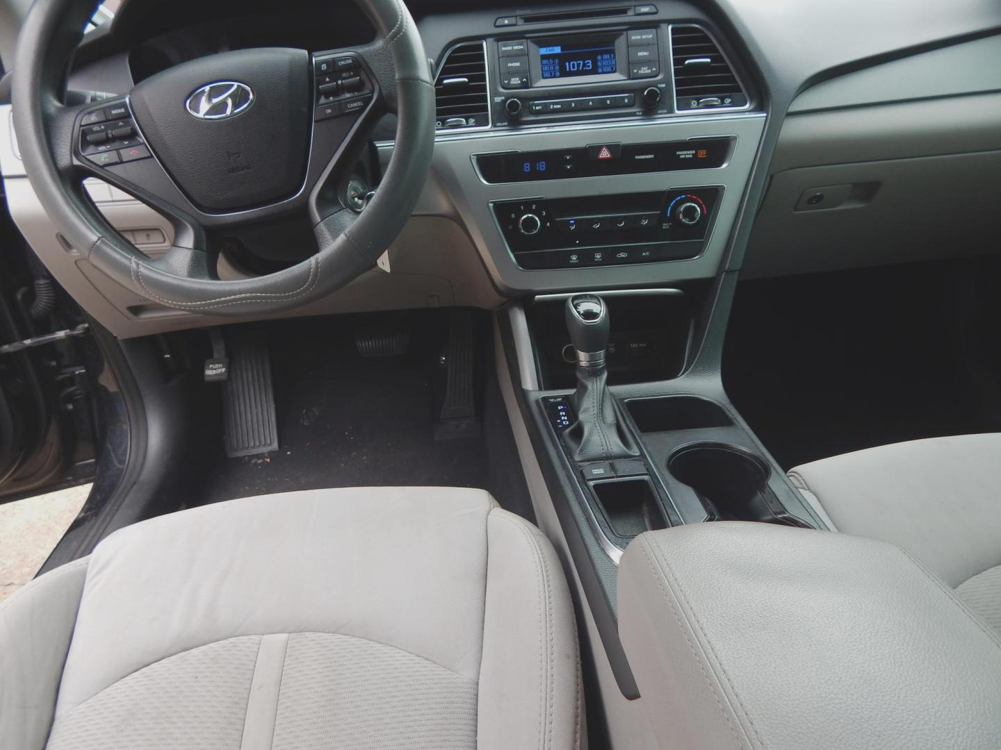 2015 Black /Gray Hyundai Sonata ECO (5NPE24AFXFH) with an 1.6L L4 DOHC 16V engine, 7-Speed Automatic transmission, located at 3120 W Tennessee St, Tallahassee, FL, 32304-1002, (850) 575-6702, 30.458841, -84.349648 - Used Car Supermarket is proud to present you with this loaded immaculate 2015 Hyundai Sonata SE sedan with low miles. Used Car Supermarket prides itself in offering you the finest pre-owned vehicle in Tallahassee. Used Car Supermarket has been locally family owned and operated for over a half centur - Photo#3