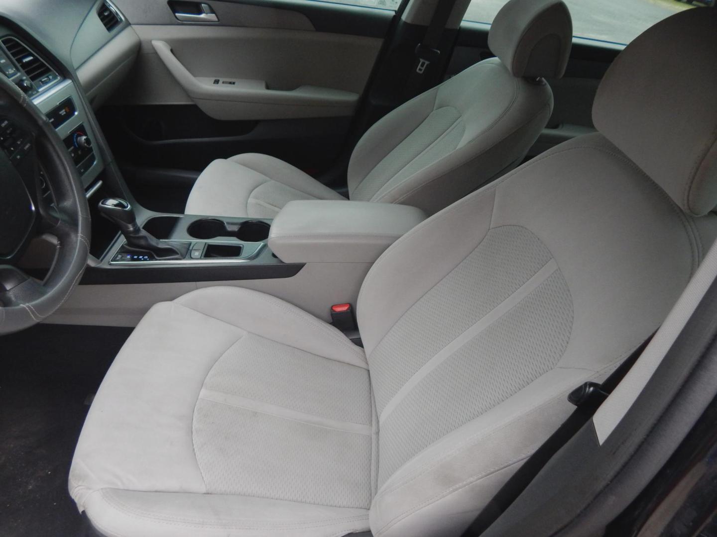 2015 Black /Gray Hyundai Sonata ECO (5NPE24AFXFH) with an 1.6L L4 DOHC 16V engine, 7-Speed Automatic transmission, located at 3120 W Tennessee St, Tallahassee, FL, 32304-1002, (850) 575-6702, 30.458841, -84.349648 - Used Car Supermarket is proud to present you with this loaded immaculate 2015 Hyundai Sonata SE sedan with low miles. Used Car Supermarket prides itself in offering you the finest pre-owned vehicle in Tallahassee. Used Car Supermarket has been locally family owned and operated for over a half centur - Photo#4