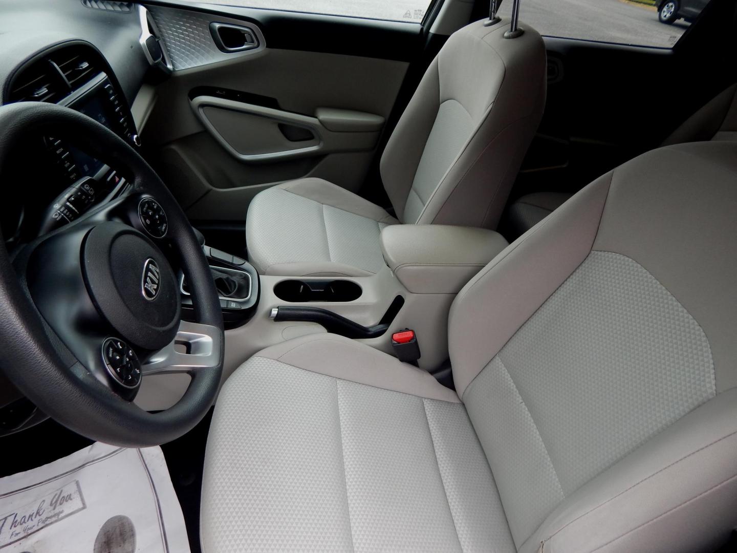 2020 Black /Gray Kia Soul LX (KNDJ23AU0L7) with an 2.0L L4 DOHC 16V engine, Automatic transmission, located at 3120 W Tennessee St, Tallahassee, FL, 32304-1002, (850) 575-6702, 30.458841, -84.349648 - Photo#5