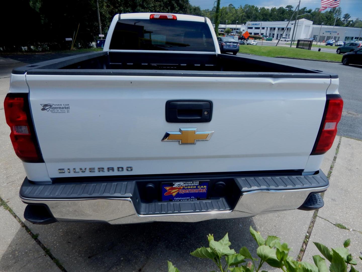 2018 White /Charcoal Chevrolet Silverado 1500 Work Truck Long Bed 2WD (1GCNCNEH0JZ) with an 4.3L V6 engine, Automatic transmission, located at 3120 W Tennessee St, Tallahassee, FL, 32304-1002, (850) 575-6702, 30.458841, -84.349648 - Used Car Supermarket is proud to present you with this loaded immaculate 2018 Chevy Silverado 1500 W/T. Used Car Supermarket prides itself in offering you the finest pre-owned vehicle in Tallahassee. Used Car Supermarket has been locally family owned and operated for over 49 years. Our Silverado has - Photo#3