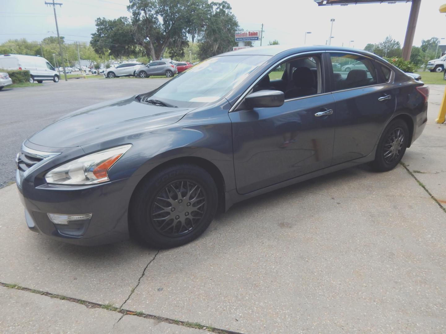 2013 Gray /Gray Nissan Altima 2.5 S (1N4AL3AP6DC) with an 2.5L L4 DOHC 16V engine, Automatic transmission, located at 3120 W Tennessee St, Tallahassee, FL, 32304-1002, (850) 575-6702, 30.458841, -84.349648 - Used Car Supermarket is proud to present you with this loaded immaculate 2013 Nissan Altima S Sedan. Used Car Supermarket prides itself in offering you the finest pre-owned vehicle in Tallahassee. Used Car Supermarket has been locally family owned and operated for over 49 years. Our Altima has been - Photo#1
