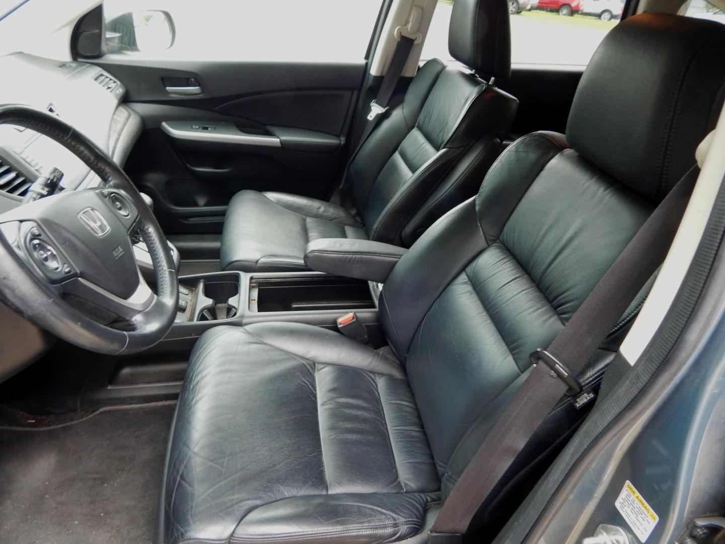2012 Sage /Charcoal Leather Honda CR-V EX-L 2WD AT (5J6RM3H72CL) with an 2.4L L4 DOHC 16V engine, Automatic transmission, located at 3120 W Tennessee St, Tallahassee, FL, 32304-1002, (850) 575-6702, 30.458841, -84.349648 - Used Car Supermarket is proud to present you with this loaded immaculate 2012 Honda CRV EXL with leather, sunroof and low miles. Used Car Supermarket prides itself in offering you the finest pre-owned vehicle in Tallahassee. Used Car Supermarket has been locally family owned and operated for over 49 - Photo#5