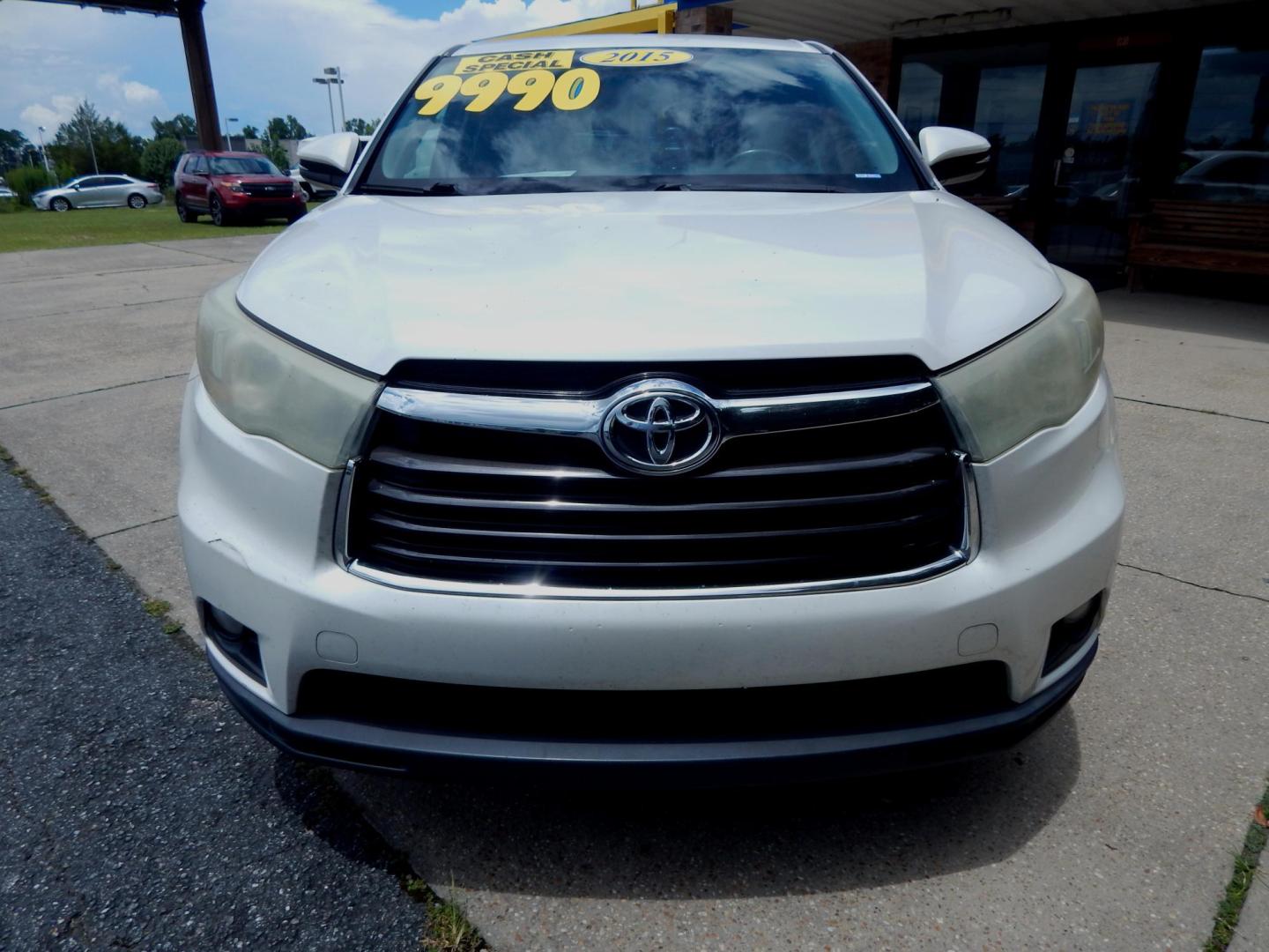 2015 White /Gray Leather Toyota Highlander LE FWD V6 (5TDZKRFH3FS) with an 3.5L V6 DOHC 24V engine, 6-Speed Automatic transmission, located at 3120 W Tennessee St, Tallahassee, FL, 32304-1002, (850) 575-6702, 30.458841, -84.349648 - Used Car Supermarket is proud to present you with this loaded immaculate 2015 Toyota Highlander LE with leather and 3rd row seating. Used Car Supermarket prides itself in offering you the finest pre-owned vehicle in Tallahassee. Used Car Supermarket has been locally family owned and operated for ove - Photo#2