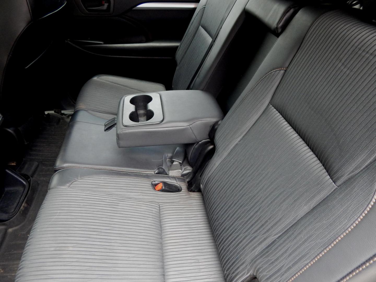 2015 White /Gray Leather Toyota Highlander LE FWD V6 (5TDZKRFH3FS) with an 3.5L V6 DOHC 24V engine, 6-Speed Automatic transmission, located at 3120 W Tennessee St, Tallahassee, FL, 32304-1002, (850) 575-6702, 30.458841, -84.349648 - Used Car Supermarket is proud to present you with this loaded immaculate 2015 Toyota Highlander LE with leather and 3rd row seating. Used Car Supermarket prides itself in offering you the finest pre-owned vehicle in Tallahassee. Used Car Supermarket has been locally family owned and operated for ove - Photo#6