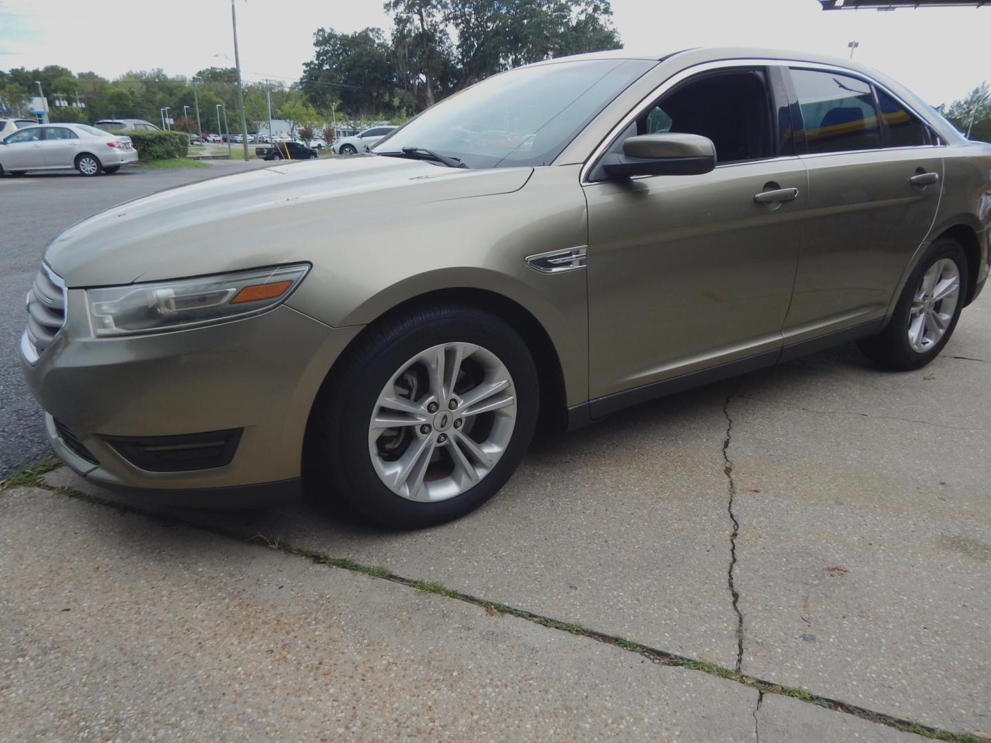 2013 Sage /Charcoal Ford Taurus SEL FWD (1FAHP2E84DG) with an 3.5L V6 DOHC 24V engine, 6-Speed Automatic transmission, located at 3120 W Tennessee St, Tallahassee, FL, 32304-1002, (850) 575-6702, 30.458841, -84.349648 - Used Car Supermarket is proud to present you with this loaded immaculate 2013 Ford Taurus SEL with low miles. Used Car Supermarket prides itself in offering you the finest pre-owned vehicle in Tallahassee. Used Car Supermarket has been locally family owned and operated for over 49 years. Our Taurus - Photo#1