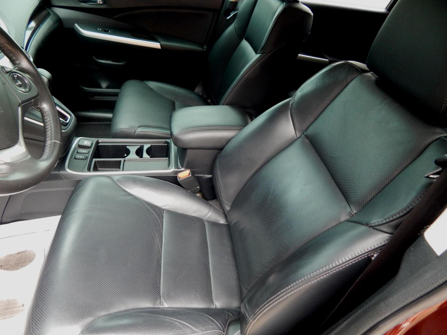 2016 Maroon /Charcoal Leather Honda CR-V EX-L 2WD (2HKRM3H77GH) with an 2.4L L4 DOHC 16V engine, Automatic transmission, located at 3120 W Tennessee St, Tallahassee, FL, 32304-1002, (850) 575-6702, 30.458841, -84.349648 - Used Car Supermarket is proud to present you with this loaded immaculate 2016 Honda CRV EX-L with sunroof, leather and low miles. Used Car Supermarket prides itself in offering you the finest pre-owned vehicle in Tallahassee. Used Car Supermarket has been locally family owned and operated for over 5 - Photo#4