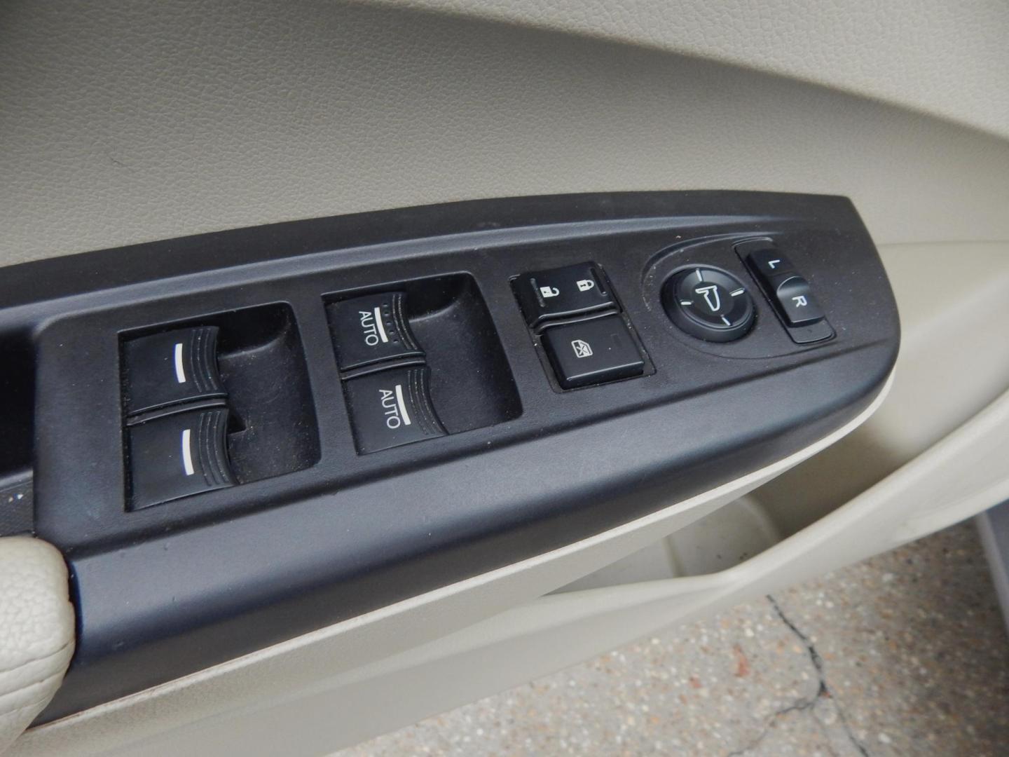 2014 Silver Metallic /Gray Leather Acura RDX 6-Spd AT (5J8TB3H36EL) with an 2.3L L4 DOHC 16V engine, 6-Speed Automatic transmission, located at 3120 W Tennessee St, Tallahassee, FL, 32304-1002, (850) 575-6702, 30.458841, -84.349648 - Used Car Supermarket is proud to present you with this loaded immaculate 2014 Acura RDX with leather and sunroof, leather and low miles. Used Car Supermarket prides itself in offering you the finest pre-owned vehicle in Tallahassee. Used Car Supermarket has been locally family owned and operated for - Photo#7