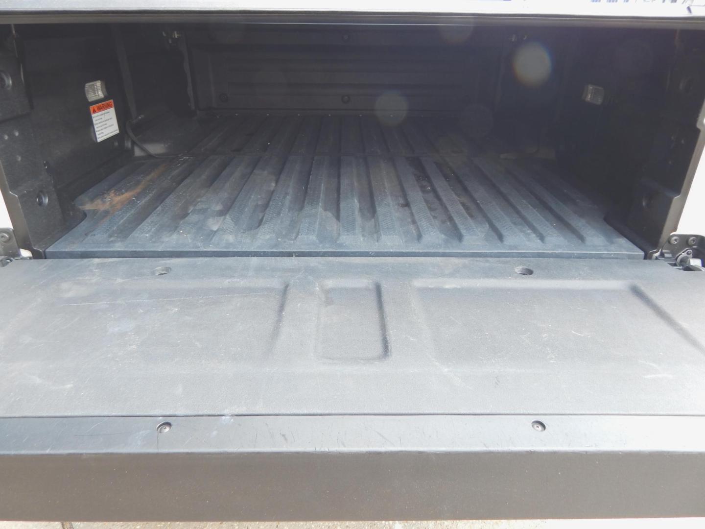 2017 Pearl White /Gray Leather Honda Ridgeline RTL-T (5FPYK2F64HB) with an 3.5L V6 SOHC 24V engine, Automatic transmission, located at 3120 W Tennessee St, Tallahassee, FL, 32304-1002, (850) 575-6702, 30.458841, -84.349648 - Used Car Supermarket is proud to present you with this loaded immaculate 2017 Honda Ridgeline RLT-T with Navigation and leather. Used Car Supermarket prides itself in offering you the finest pre-owned vehicle in Tallahassee. Used Car Supermarket has been locally family owned and operated for over 50 - Photo#4