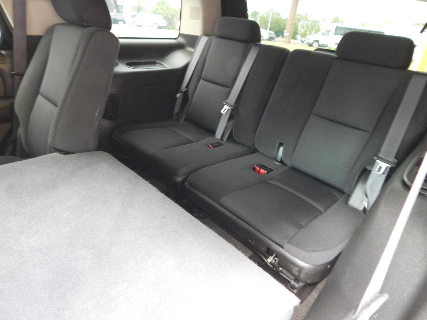 2013 Black /Charcoal GMC Yukon SLE 2WD (1GKS1AE00DR) with an 5.3L V8 OHV 16V FFV engine, 6-Speed Automatic transmission, located at 3120 W Tennessee St, Tallahassee, FL, 32304-1002, (850) 575-6702, 30.458841, -84.349648 - Used Car Supermarket is proud to present you with this loaded immaculate 2013 GMC Yukon SLE with 3rd row seating. Used Car Supermarket prides itself in offering you the finest pre-owned vehicle in Tallahassee. Used Car Supermarket has been locally family owned and operated for over 50 years. Our Yuk - Photo#9