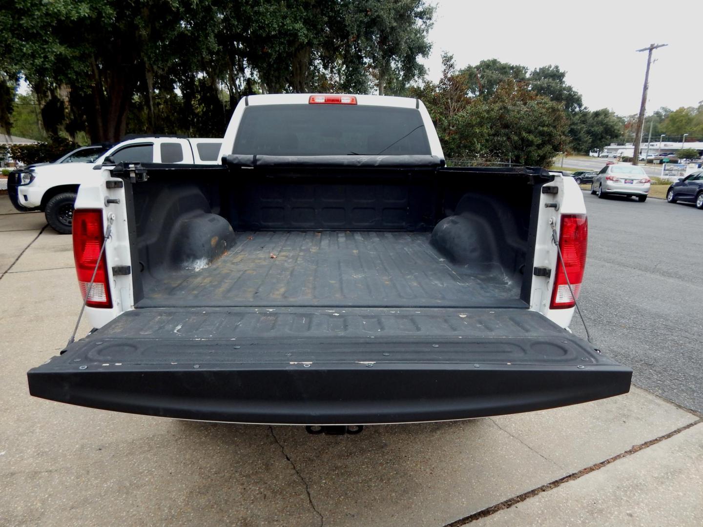 2018 White /Charcoal RAM 2500 Tradesman Crew Cab SWB 4WD (3C6UR5CL6JG) with an 6.7L L6 OHV 24V TURBO DIESEL engine, Automatic transmission, located at 3120 W Tennessee St, Tallahassee, FL, 32304-1002, (850) 575-6702, 30.458841, -84.349648 - Used Car Supermarket is proud to present you with this loaded immaculate 2018 Ram 2500 Crew Cab Diesel 6.7L 4x4. Used Car Supermarket prides itself in offering you the finest pre-owned vehicle in Tallahassee. Used Car Supermarket has been locally family owned and operated for over 50 years. Our Ram - Photo#3