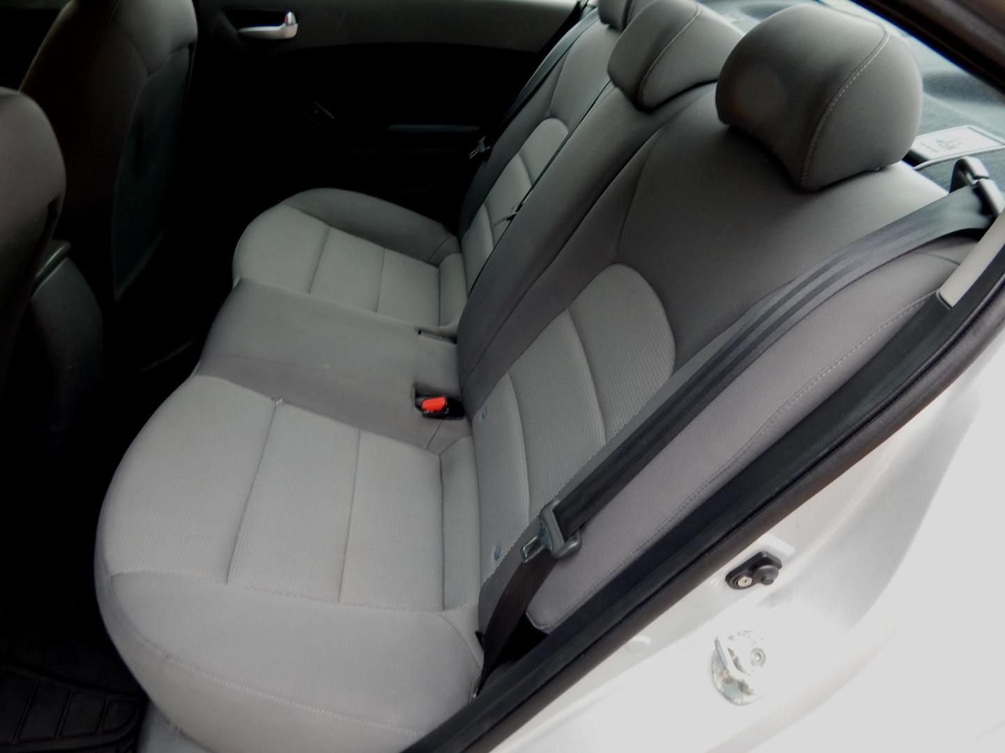 2017 Silver Metallic /Gray Kia Forte LX (3KPFK4A73HE) with an 2.0L L4 DOHC 16V engine, manual transmission, located at 3120 W Tennessee St, Tallahassee, FL, 32304-1002, (850) 575-6702, 30.458841, -84.349648 - Used Car Supermarket is proud to present you with this loaded immaculate 2017 Kia Forte LX Sedan. Used Car Supermarket prides itself in offering you the finest pre-owned vehicle in Tallahassee. Used Car Supermarket has been locally family owned and operated for over 50 years. Our Forte LX has been s - Photo#4