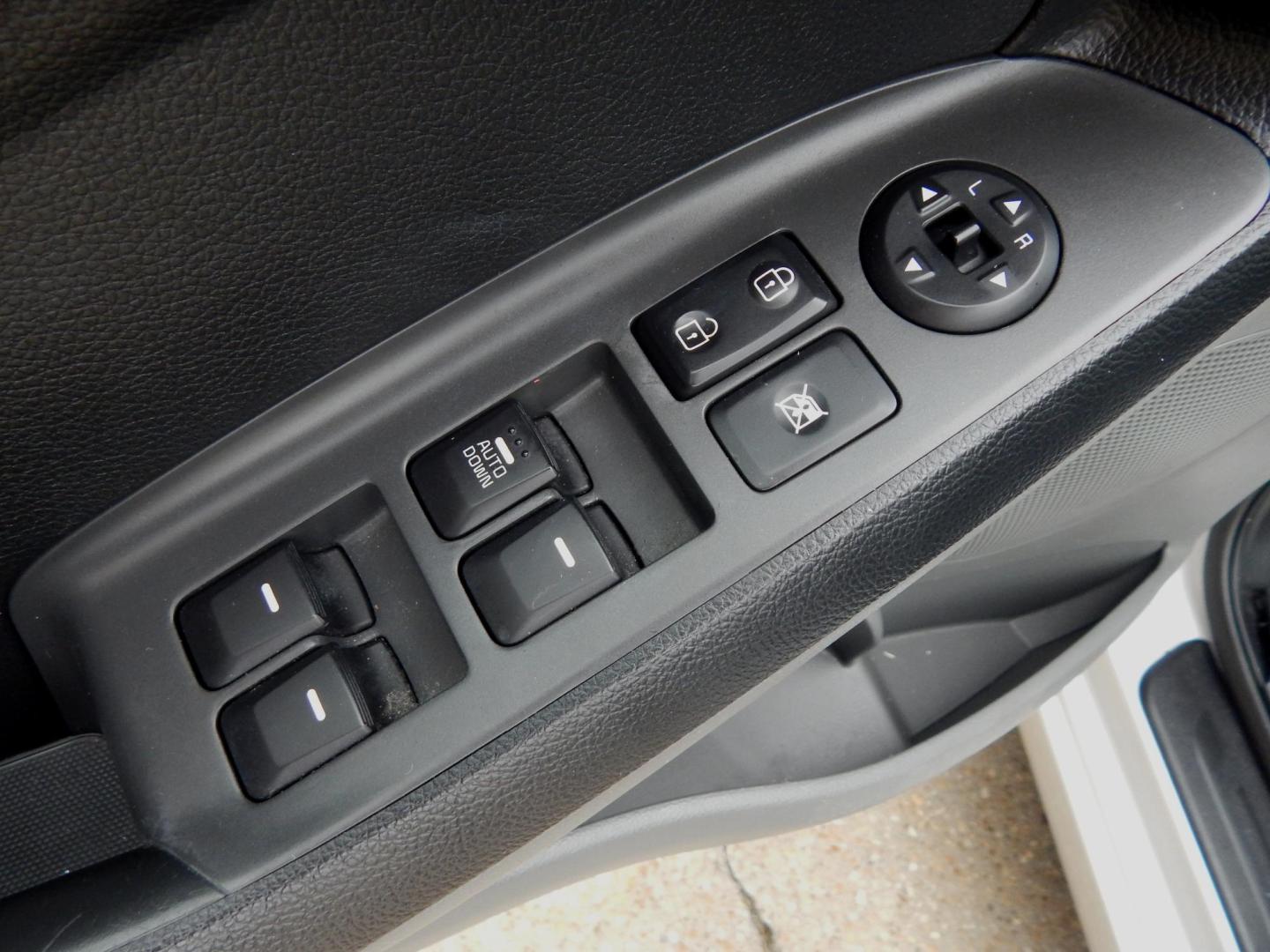 2017 Silver Metallic /Gray Kia Forte LX (3KPFK4A73HE) with an 2.0L L4 DOHC 16V engine, manual transmission, located at 3120 W Tennessee St, Tallahassee, FL, 32304-1002, (850) 575-6702, 30.458841, -84.349648 - Used Car Supermarket is proud to present you with this loaded immaculate 2017 Kia Forte LX Sedan. Used Car Supermarket prides itself in offering you the finest pre-owned vehicle in Tallahassee. Used Car Supermarket has been locally family owned and operated for over 50 years. Our Forte LX has been s - Photo#5