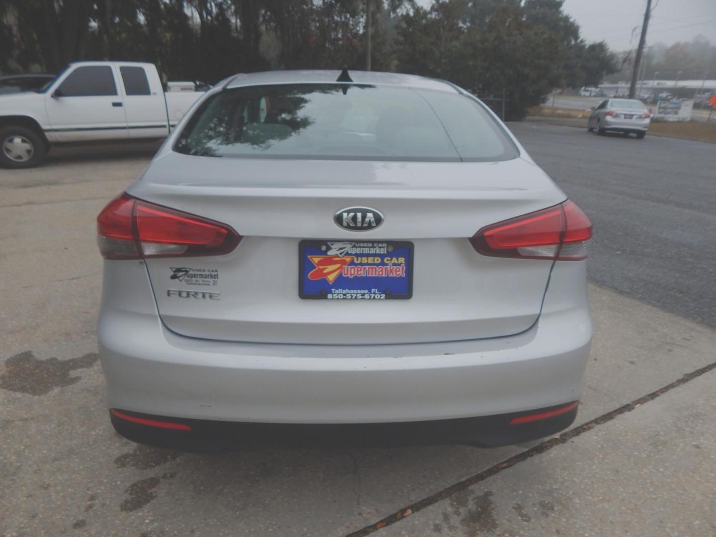 2017 Silver Metallic /Gray Kia Forte LX (3KPFK4A73HE) with an 2.0L L4 DOHC 16V engine, manual transmission, located at 3120 W Tennessee St, Tallahassee, FL, 32304-1002, (850) 575-6702, 30.458841, -84.349648 - Used Car Supermarket is proud to present you with this loaded immaculate 2017 Kia Forte LX Sedan. Used Car Supermarket prides itself in offering you the finest pre-owned vehicle in Tallahassee. Used Car Supermarket has been locally family owned and operated for over 50 years. Our Forte LX has been s - Photo#7