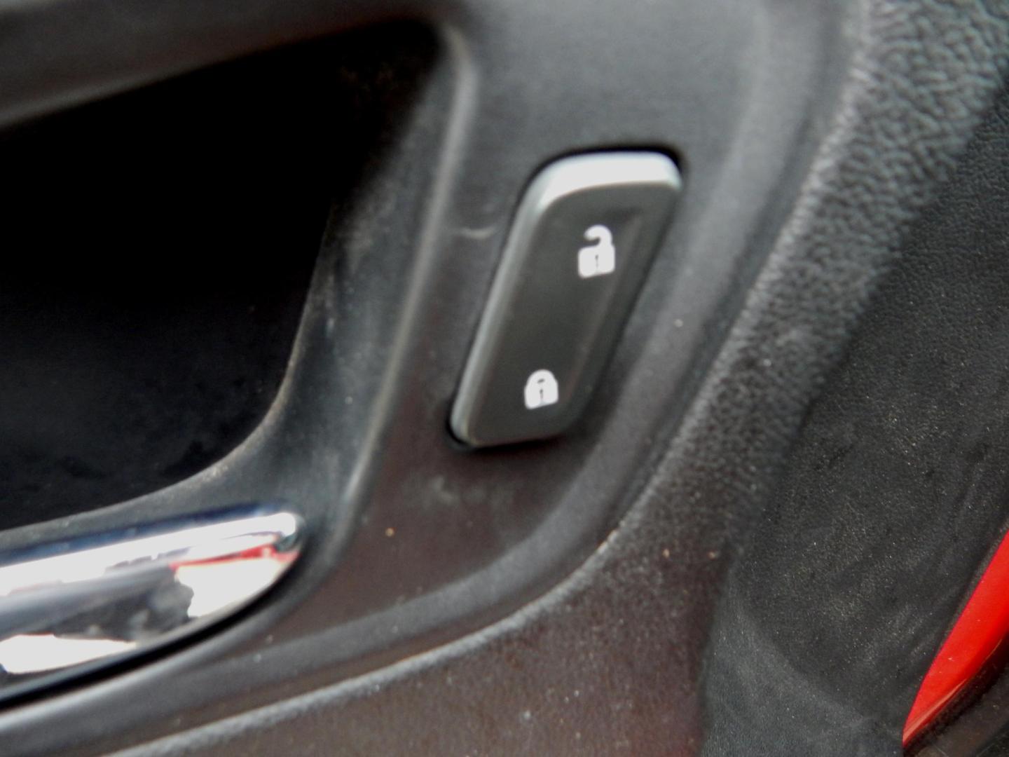 2017 Red /Charcoal Chevrolet Colorado LT Crew Cab 2WD Long Box (1GCGSCENXH1) with an 3.6L V6 DOHC 24V GAS engine, Automatic transmission, located at 3120 W Tennessee St, Tallahassee, FL, 32304-1002, (850) 575-6702, 30.458841, -84.349648 - Used Car Supermarket is proud to present you with this loaded immaculate 2017 Chevy Colorado LT Crew Cab 3.6L. Used Car Supermarket prides itself in offering you the finest pre-owned vehicle in Tallahassee. Used Car Supermarket has been locally family owned and operated for over 50 years. Our Colora - Photo#9