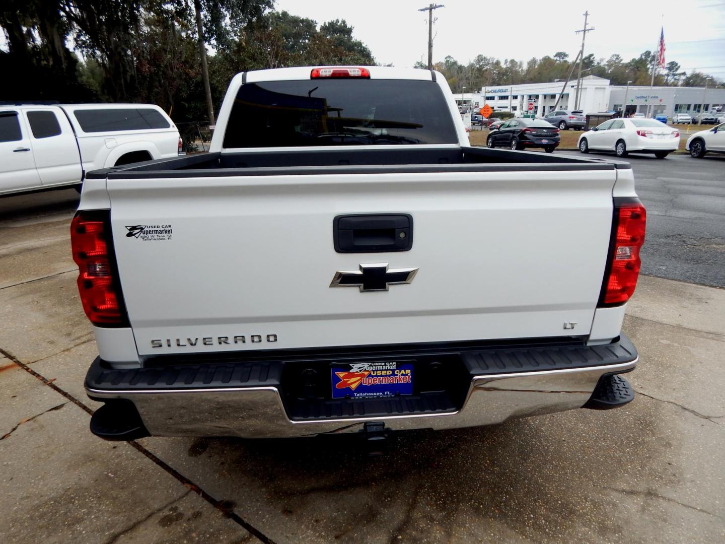 2018 White /Charcoal Chevrolet Silverado 1500 LT Crew Cab 2WD (3GCPCREC2JG) with an 5.3L V8 OHV 16V engine, Automatic transmission, located at 3120 W Tennessee St, Tallahassee, FL, 32304-1002, (850) 575-6702, 30.458841, -84.349648 - Photo#2