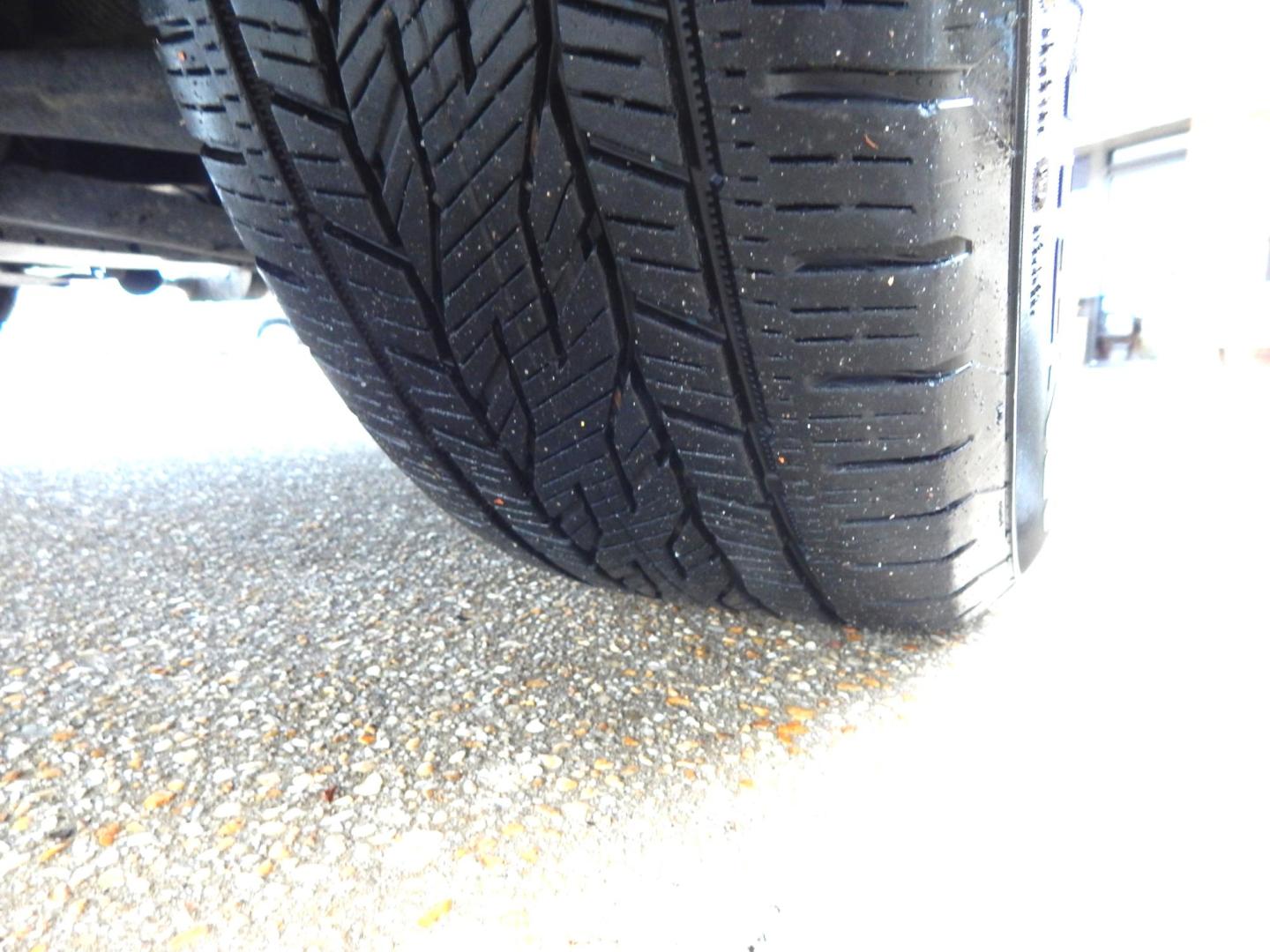 2018 White /Charcoal Chevrolet Silverado 1500 LT Crew Cab 2WD (3GCPCREC2JG) with an 5.3L V8 OHV 16V engine, Automatic transmission, located at 3120 W Tennessee St, Tallahassee, FL, 32304-1002, (850) 575-6702, 30.458841, -84.349648 - Photo#11