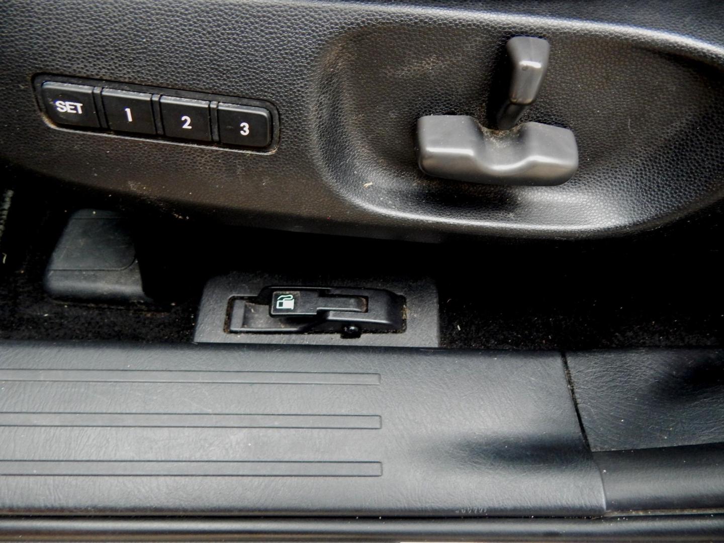 2008 Gunmetal Blue /Charcoal Leather Mazda CX-9 Grand Touring FWD (JM3TB28A780) with an 3.7L V6 DOHC 24V engine, Automatic transmission, located at 3120 W Tennessee St, Tallahassee, FL, 32304-1002, (850) 575-6702, 30.458841, -84.349648 - Photo#7