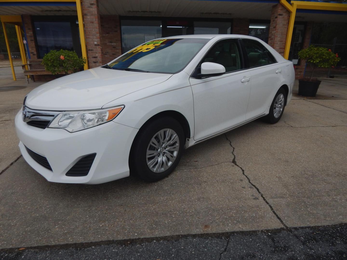 2013 White /Tan Toyota Camry LE (4T1BF1FK5DU) with an 2.5L L4 DOHC 16V engine, Automatic transmission, located at 3120 W Tennessee St, Tallahassee, FL, 32304-1002, (850) 575-6702, 30.458841, -84.349648 - Used Car Supermarket is proud to present you with this loaded immaculate 2013 Toyota Camry LE local one owner. Used Car Supermarket prides itself in offering you the finest pre-owned vehicle in Tallahassee. Used Car Supermarket has been locally family owned and operated for over a half century. Our - Photo#0
