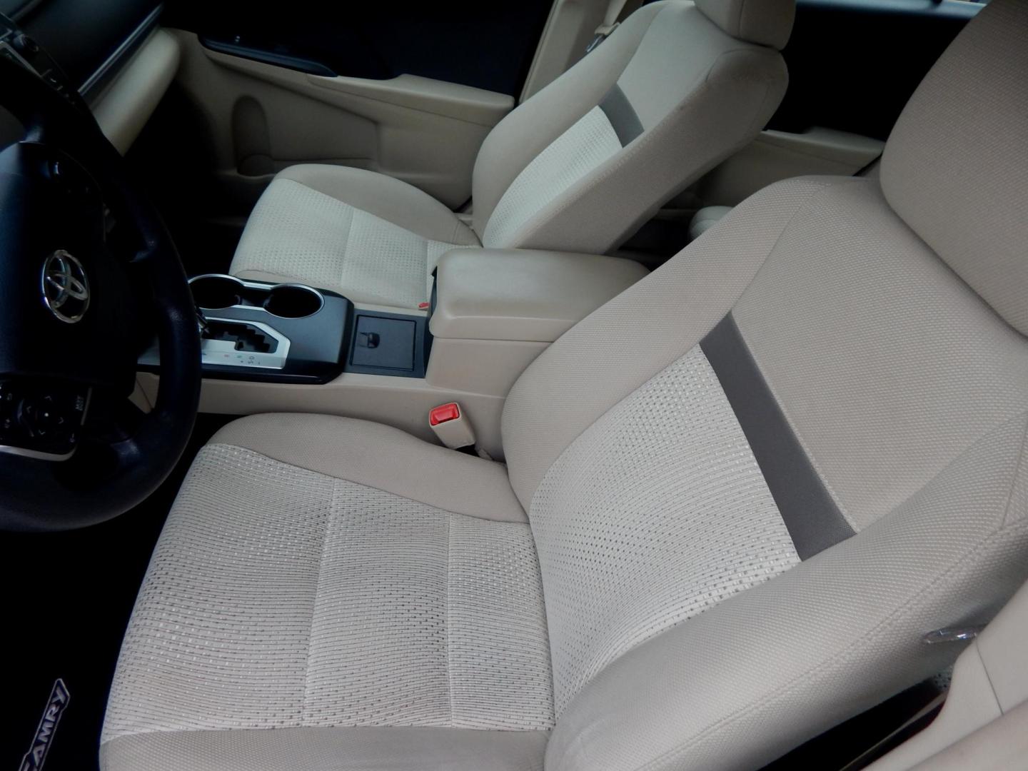 2013 White /Tan Toyota Camry LE (4T1BF1FK5DU) with an 2.5L L4 DOHC 16V engine, Automatic transmission, located at 3120 W Tennessee St, Tallahassee, FL, 32304-1002, (850) 575-6702, 30.458841, -84.349648 - Used Car Supermarket is proud to present you with this loaded immaculate 2013 Toyota Camry LE local one owner. Used Car Supermarket prides itself in offering you the finest pre-owned vehicle in Tallahassee. Used Car Supermarket has been locally family owned and operated for over a half century. Our - Photo#5