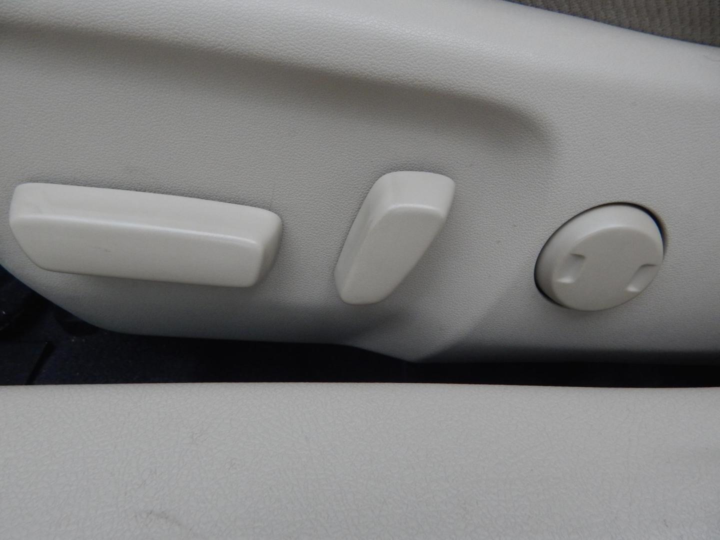 2013 White /Tan Toyota Camry LE (4T1BF1FK5DU) with an 2.5L L4 DOHC 16V engine, Automatic transmission, located at 3120 W Tennessee St, Tallahassee, FL, 32304-1002, (850) 575-6702, 30.458841, -84.349648 - Used Car Supermarket is proud to present you with this loaded immaculate 2013 Toyota Camry LE local one owner. Used Car Supermarket prides itself in offering you the finest pre-owned vehicle in Tallahassee. Used Car Supermarket has been locally family owned and operated for over a half century. Our - Photo#8