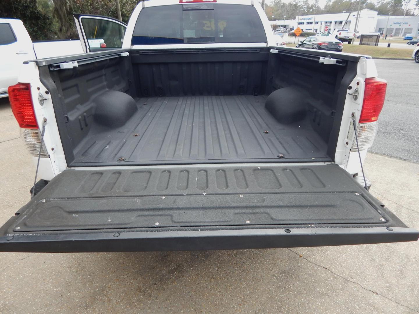 2012 White /Gray Toyota Tundra Base (5TFRM5F11CX) with an V-8 engine, Automatic transmission, located at 3120 W Tennessee St, Tallahassee, FL, 32304-1002, (850) 575-6702, 30.458841, -84.349648 - Used Car Supermarket is proud to present you with this loaded immaculate 2012 Toyota Tundra Double Cab V8. Used Car Supermarket prides itself in offering you the finest pre-owned vehicle in Tallahassee. Used Car Supermarket has been locally family owned and operated for over a half century. Our Tund - Photo#4