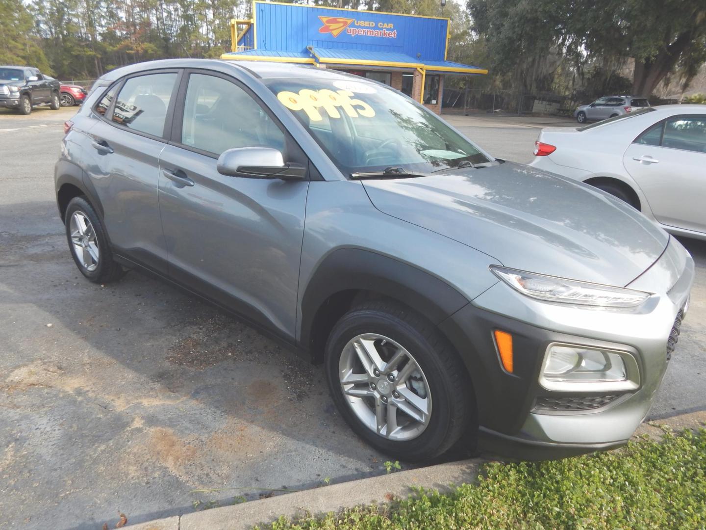 2019 Gray /Charcoal Hyundai Kona SE (KM8K12AA6KU) with an 2.0L L4 DOHC 16V engine, 6A transmission, located at 3120 W Tennessee St, Tallahassee, FL, 32304-1002, (850) 575-6702, 30.458841, -84.349648 - Used Car Supermarket is proud to present you with this loaded immaculate 2019 Hyundai Kona SE. Used Car Supermarket prides itself in offering you the finest pre-owned vehicle in Tallahassee. Used Car Supermarket has been locally family owned and operated for over 50 years. Our Kona SE has been servi - Photo#1