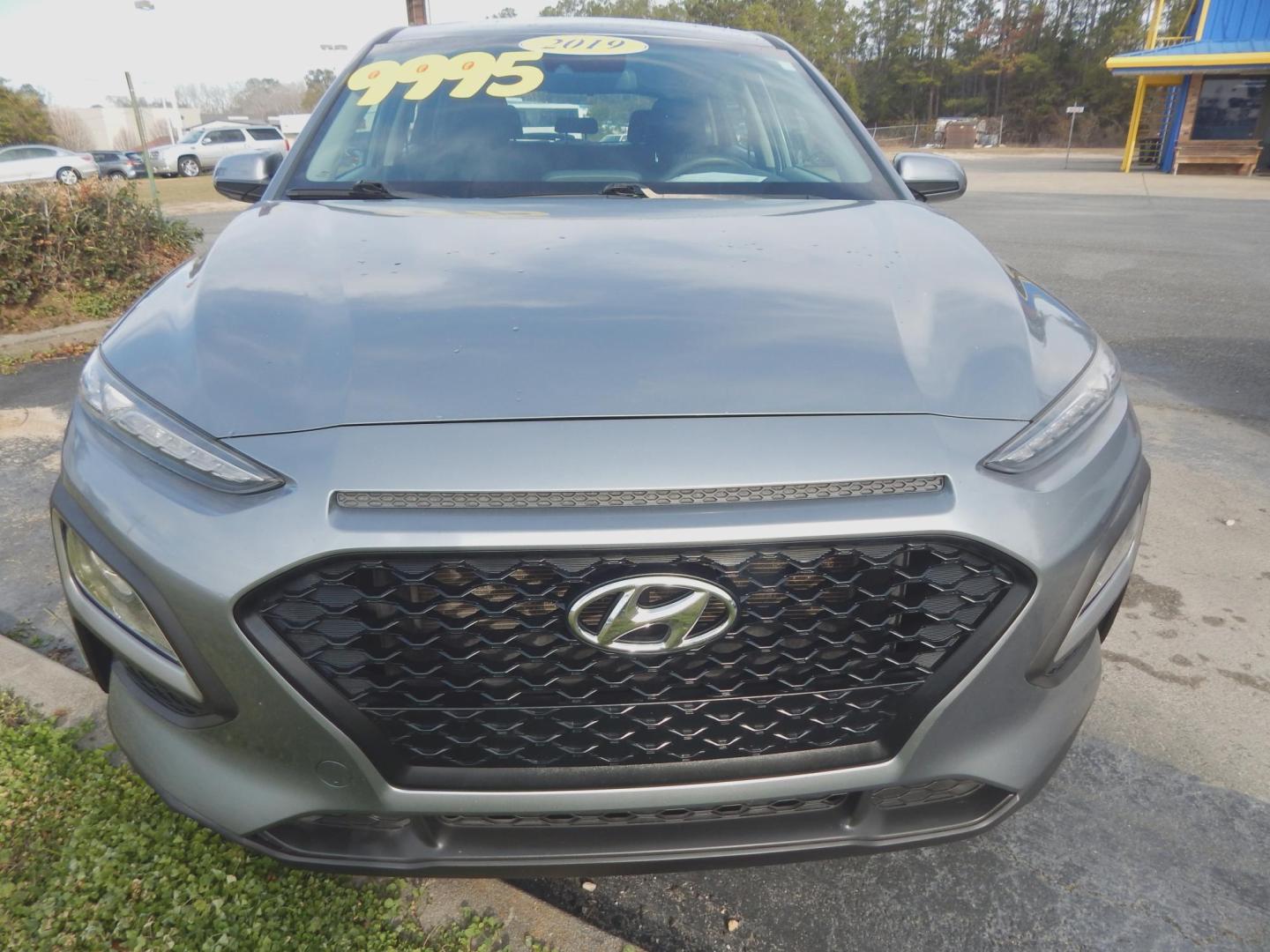 2019 Gray /Charcoal Hyundai Kona SE (KM8K12AA6KU) with an 2.0L L4 DOHC 16V engine, 6A transmission, located at 3120 W Tennessee St, Tallahassee, FL, 32304-1002, (850) 575-6702, 30.458841, -84.349648 - Used Car Supermarket is proud to present you with this loaded immaculate 2019 Hyundai Kona SE. Used Car Supermarket prides itself in offering you the finest pre-owned vehicle in Tallahassee. Used Car Supermarket has been locally family owned and operated for over 50 years. Our Kona SE has been servi - Photo#2