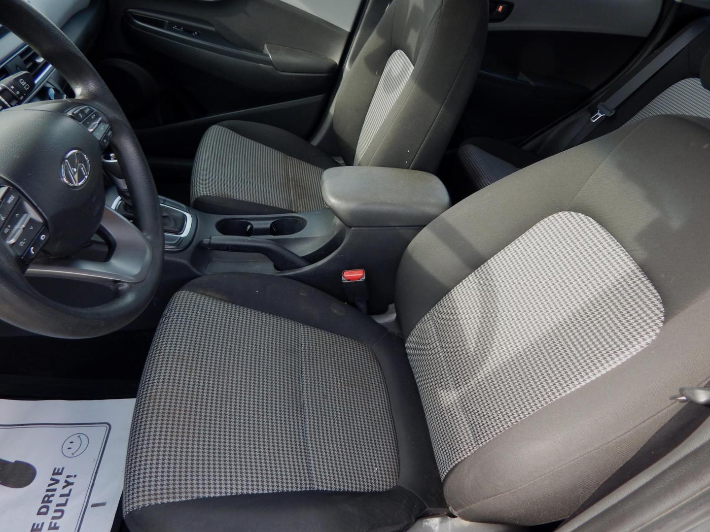 2019 Gray /Charcoal Hyundai Kona SE (KM8K12AA6KU) with an 2.0L L4 DOHC 16V engine, 6A transmission, located at 3120 W Tennessee St, Tallahassee, FL, 32304-1002, (850) 575-6702, 30.458841, -84.349648 - Used Car Supermarket is proud to present you with this loaded immaculate 2019 Hyundai Kona SE. Used Car Supermarket prides itself in offering you the finest pre-owned vehicle in Tallahassee. Used Car Supermarket has been locally family owned and operated for over 50 years. Our Kona SE has been servi - Photo#4