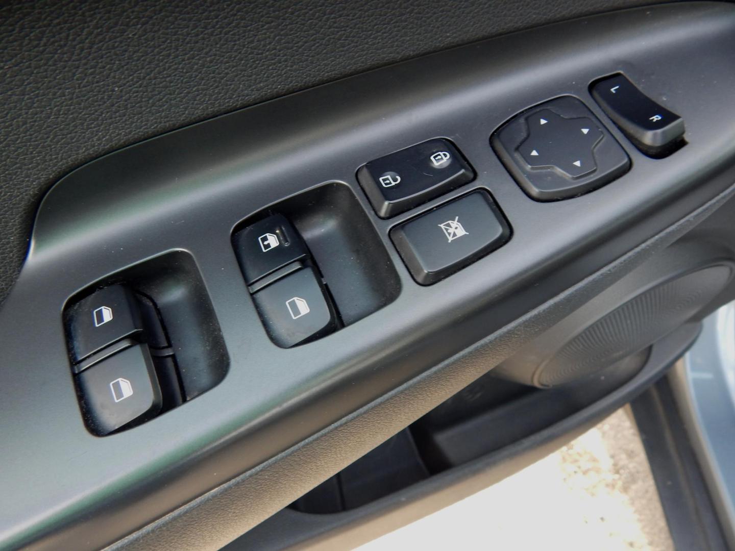 2019 Gray /Charcoal Hyundai Kona SE (KM8K12AA6KU) with an 2.0L L4 DOHC 16V engine, 6A transmission, located at 3120 W Tennessee St, Tallahassee, FL, 32304-1002, (850) 575-6702, 30.458841, -84.349648 - Used Car Supermarket is proud to present you with this loaded immaculate 2019 Hyundai Kona SE. Used Car Supermarket prides itself in offering you the finest pre-owned vehicle in Tallahassee. Used Car Supermarket has been locally family owned and operated for over 50 years. Our Kona SE has been servi - Photo#5