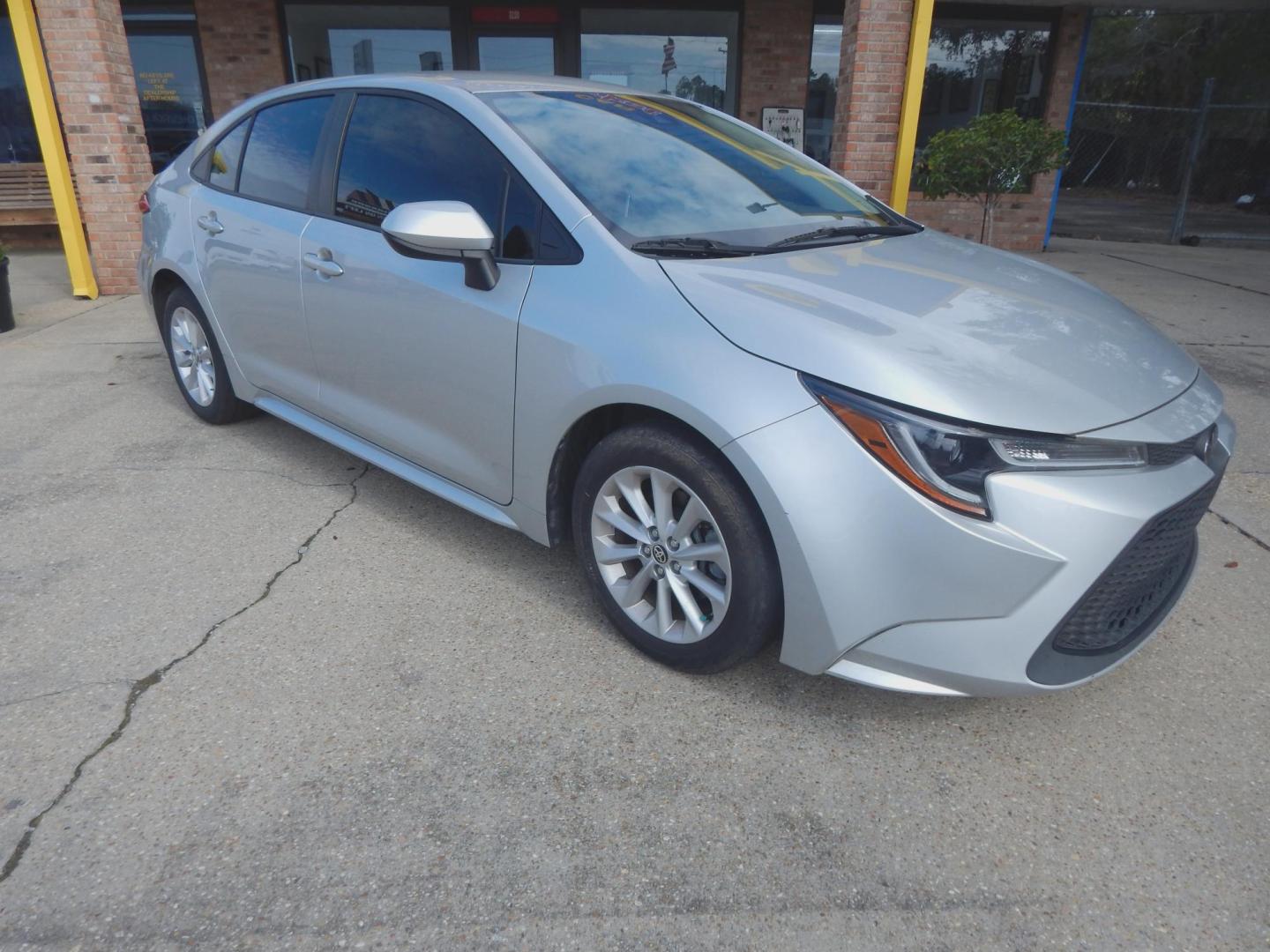 2021 Silver Metallic /Gray Toyota Corolla LE w/ Premium Pkg2 (JTDVPMAE8MJ) with an 1.8L L4 DOHC 16V engine, CVT Automatic transmission, located at 3120 W Tennessee St, Tallahassee, FL, 32304-1002, (850) 575-6702, 30.458841, -84.349648 - Used Car Supermarket is proud to present you with this loaded immaculate 2021 Toyota Corolla LE Premium low miles. Used Car Supermarket prides itself in offering you the finest pre-owned vehicle in Tallahassee. Used Car Supermarket has been locally family owned and operated for over 50 years. Our C - Photo#0