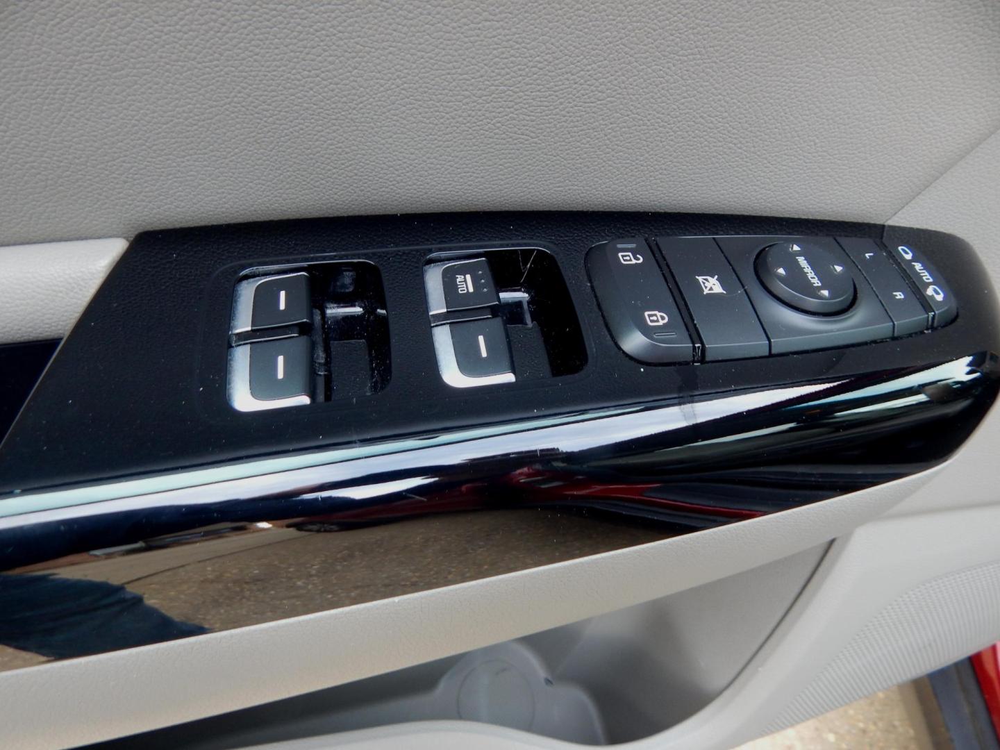 2018 Maroon /Gray Leather Kia Sportage EX FWD (KNDPN3AC8J7) with an 2.4L V6 DOHC 24V engine, Automatic transmission, located at 3120 W Tennessee St, Tallahassee, FL, 32304-1002, (850) 575-6702, 30.458841, -84.349648 - Used Car Supermarket is proud to present you with this loaded immaculate 2018 Kia Sportage EX with leather and great miles. Used Car Supermarket prides itself in offering you the finest pre-owned vehicle in Tallahassee. Used Car Supermarket has been locally family owned and operated for over 50 year - Photo#5