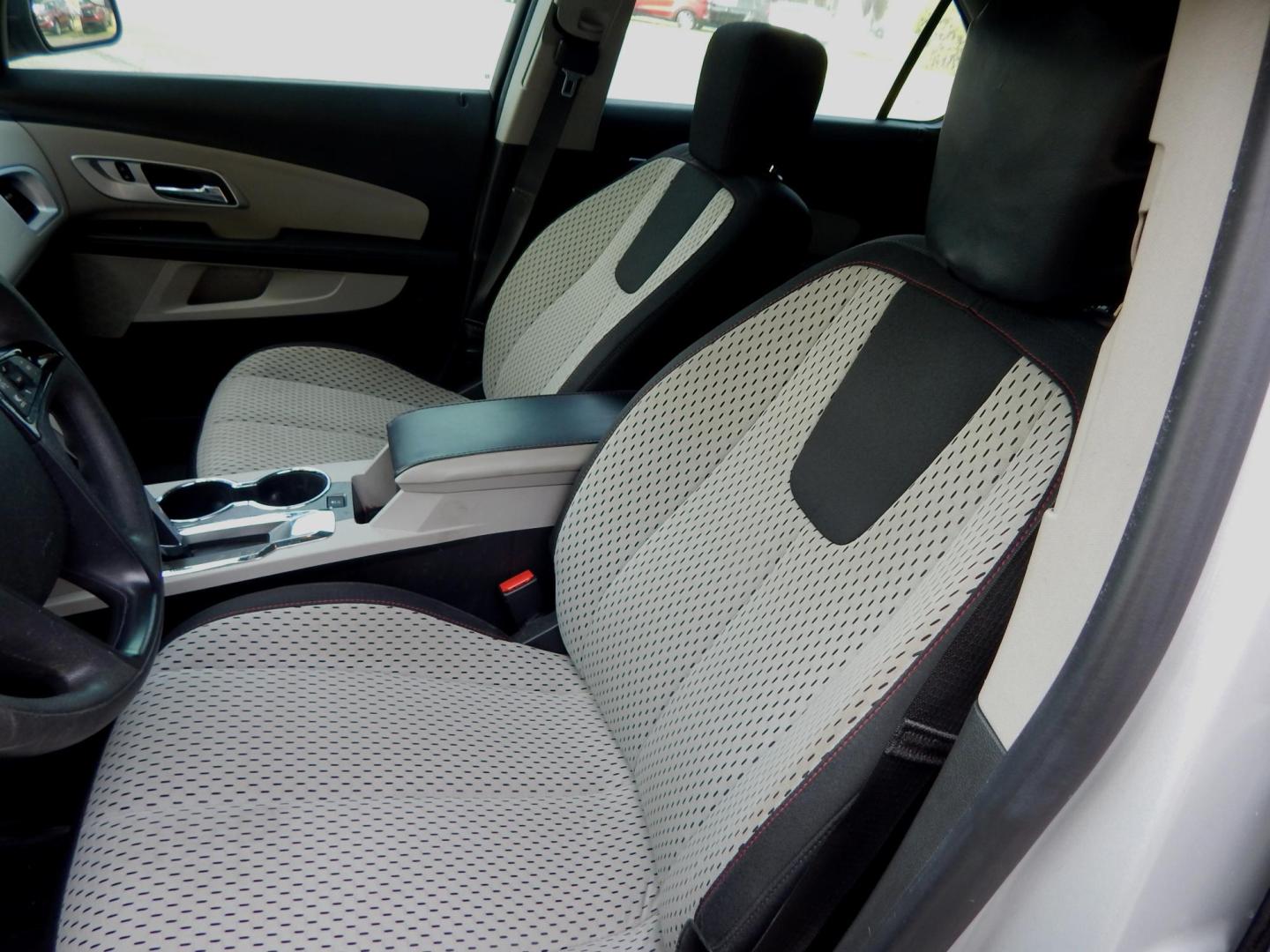 2013 Chevrolet Equinox LS 2WD (2GNALBEK8D6) with an 2.4L L4 DOHC 16V engine, 6-Speed Automatic transmission, located at 3120 W Tennessee St, Tallahassee, FL, 32304-1002, (850) 575-6702, 30.458841, -84.349648 - Used Car Supermarket is proud to present you with this loaded immaculate 2013 Chevy Equinox LS with low miles. Used Car Supermarket prides itself in offering you the finest pre-owned vehicle in Tallahassee. Used Car Supermarket has been locally family owned and operated for over 50 years. Our Equino - Photo#5