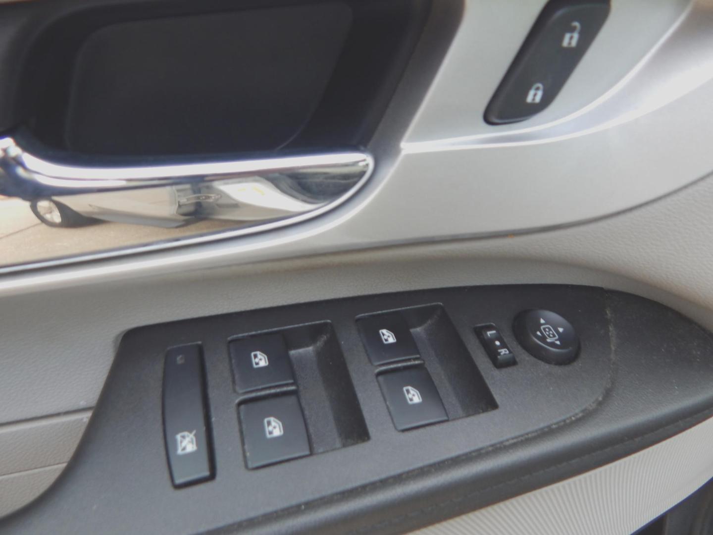 2013 Chevrolet Equinox LS 2WD (2GNALBEK8D6) with an 2.4L L4 DOHC 16V engine, 6-Speed Automatic transmission, located at 3120 W Tennessee St, Tallahassee, FL, 32304-1002, (850) 575-6702, 30.458841, -84.349648 - Used Car Supermarket is proud to present you with this loaded immaculate 2013 Chevy Equinox LS with low miles. Used Car Supermarket prides itself in offering you the finest pre-owned vehicle in Tallahassee. Used Car Supermarket has been locally family owned and operated for over 50 years. Our Equino - Photo#7